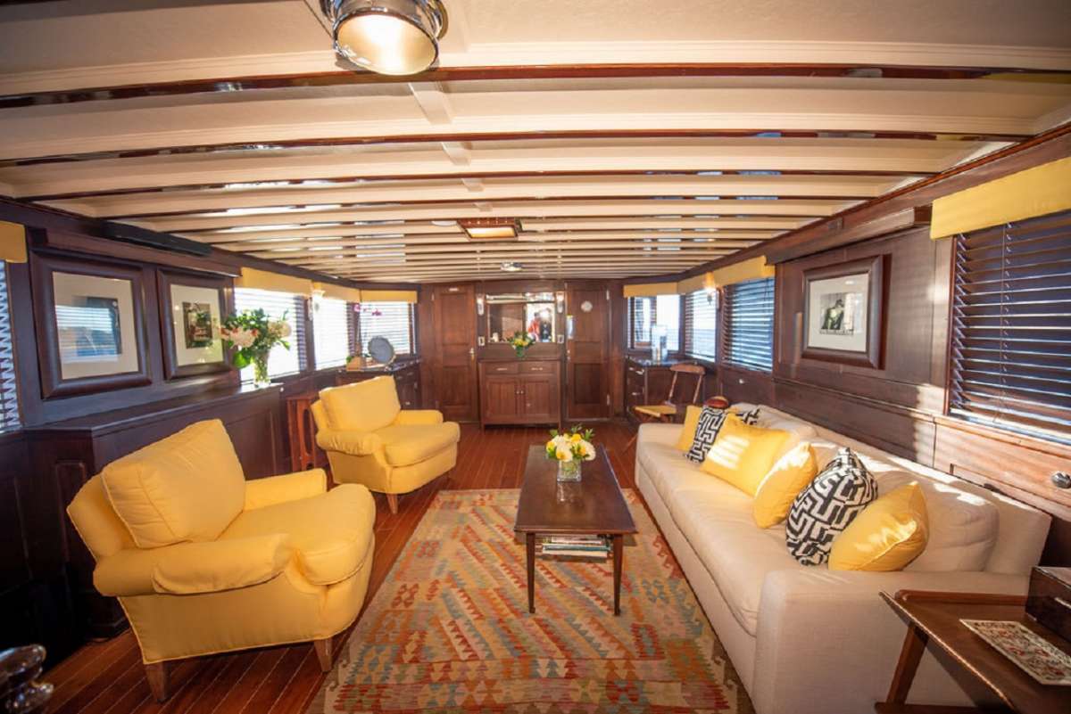 Motor Yacht 'TIMELESS', 7 PAX, 80.00 Ft, 24.00 Meters, Built 1947, Trumpy, Refit Year 2020