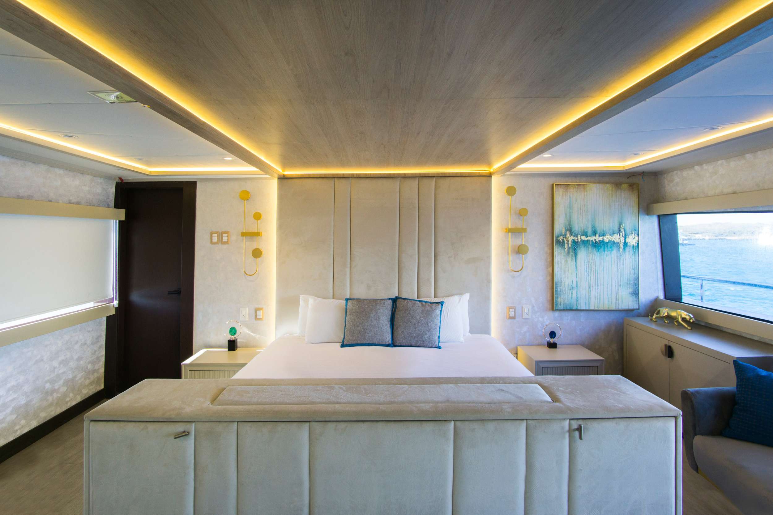 Motor Yacht 'GRAND MAJESTIC' MASTER SUITE, 16 PAX, 10 Crew, 127.00 Ft, 38.00 Meters, Built 2018, Broward, Refit Year 2024