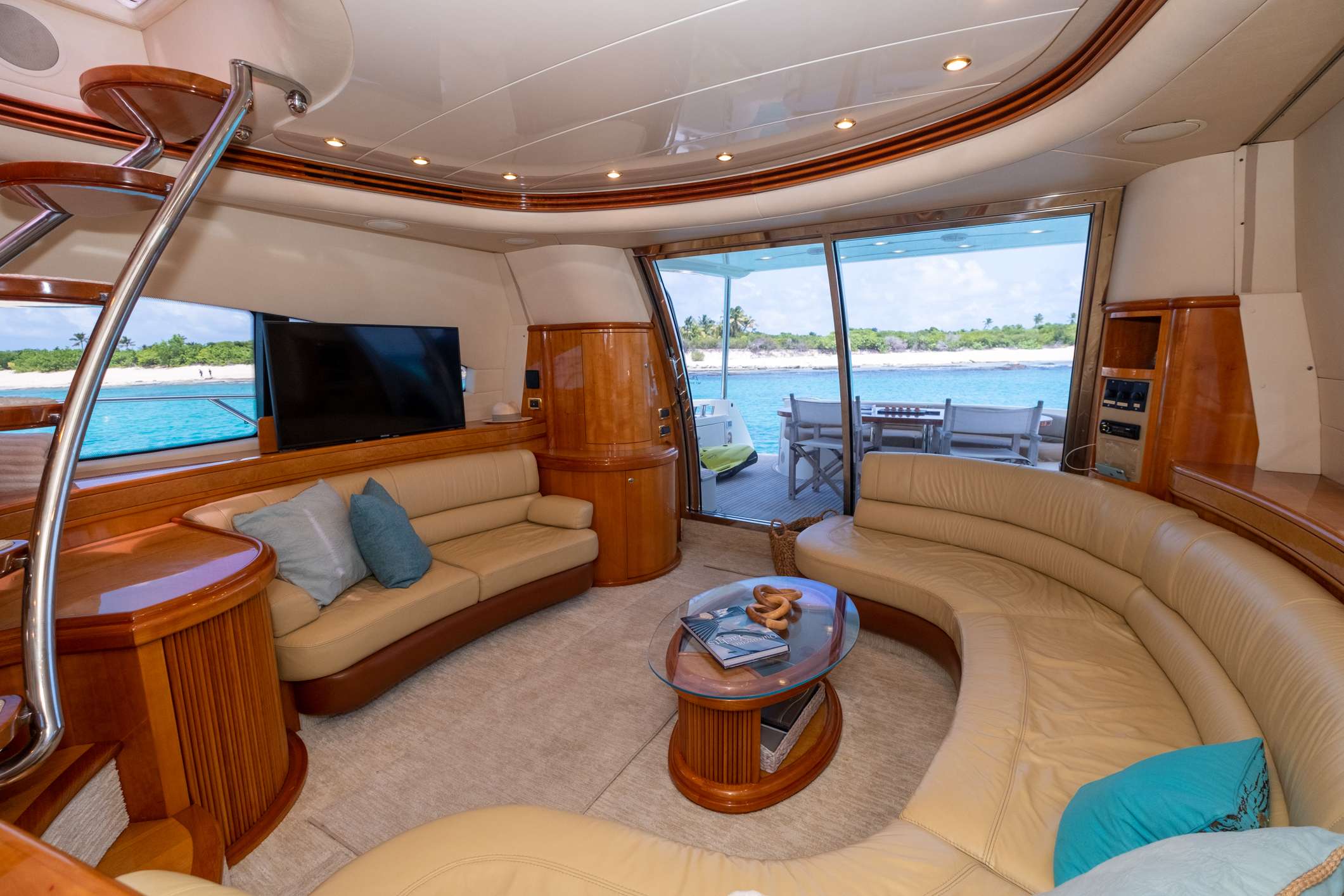 Motor Yacht 'VICTORIA', 6 PAX, 68.00 Ft, 20.00 Meters, Built 2006, Azimut