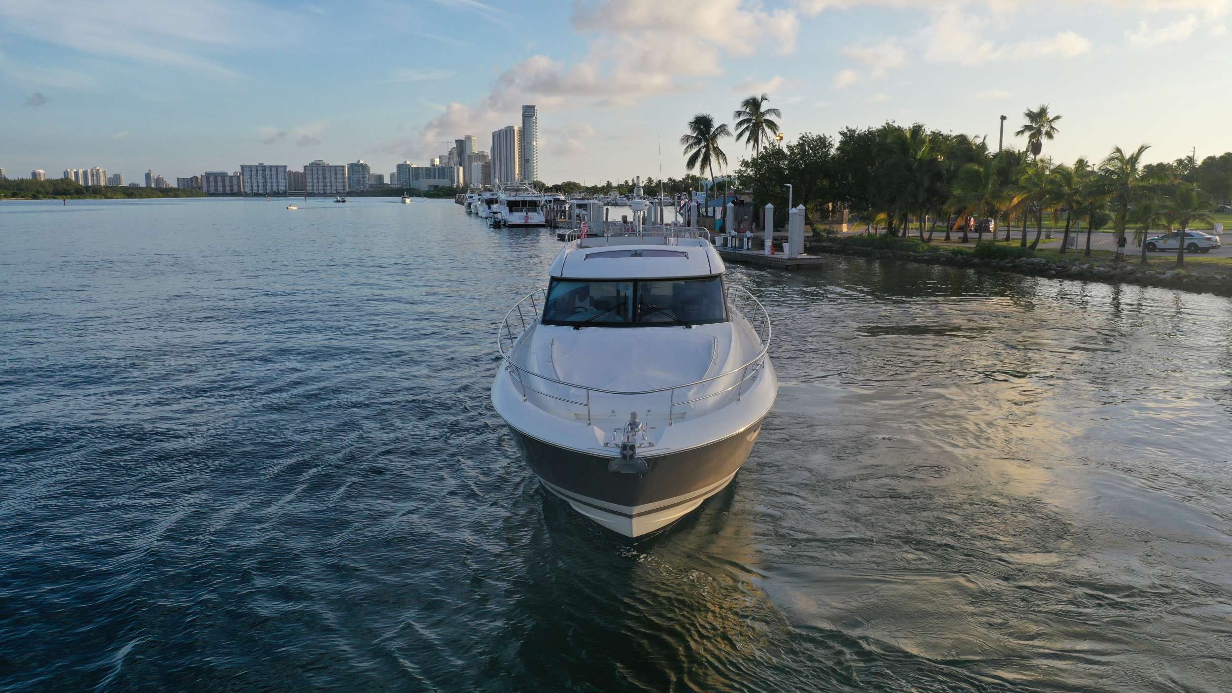 Motor Yacht '60 PRESTIGE' sunpad, 6 PAX, 60.00 Ft, 18.00 Meters, Built 2017, Prestige Yachts