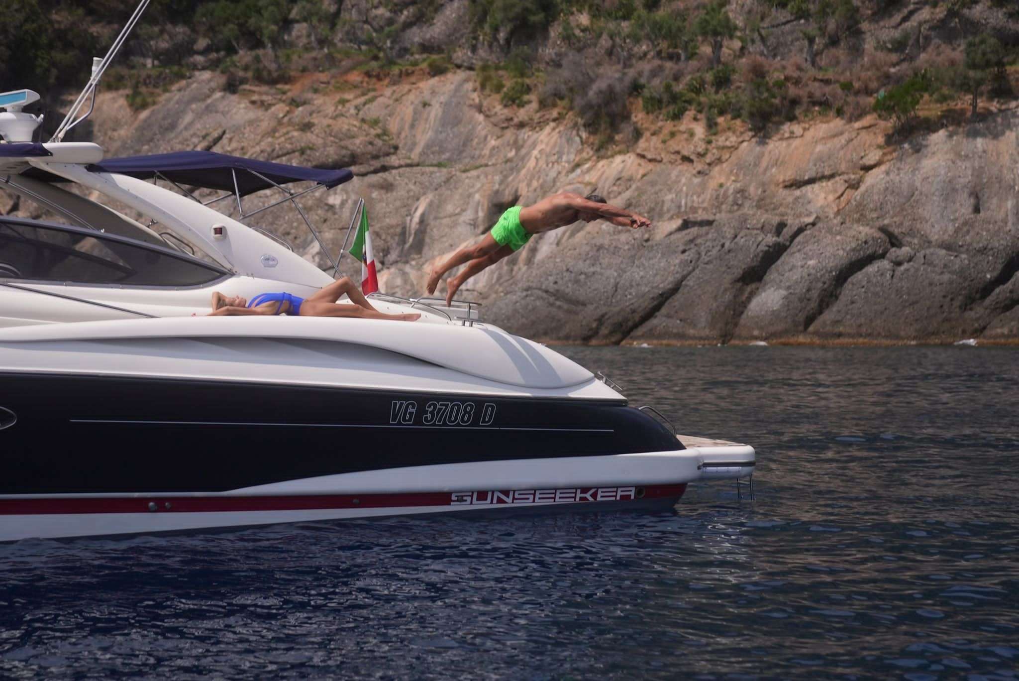 Motor Yacht 'MAGIC SUN SUNSEEKER 60S', 5 PAX, 60.00 Ft, 18.00 Meters, Built 2000, Sunseeker