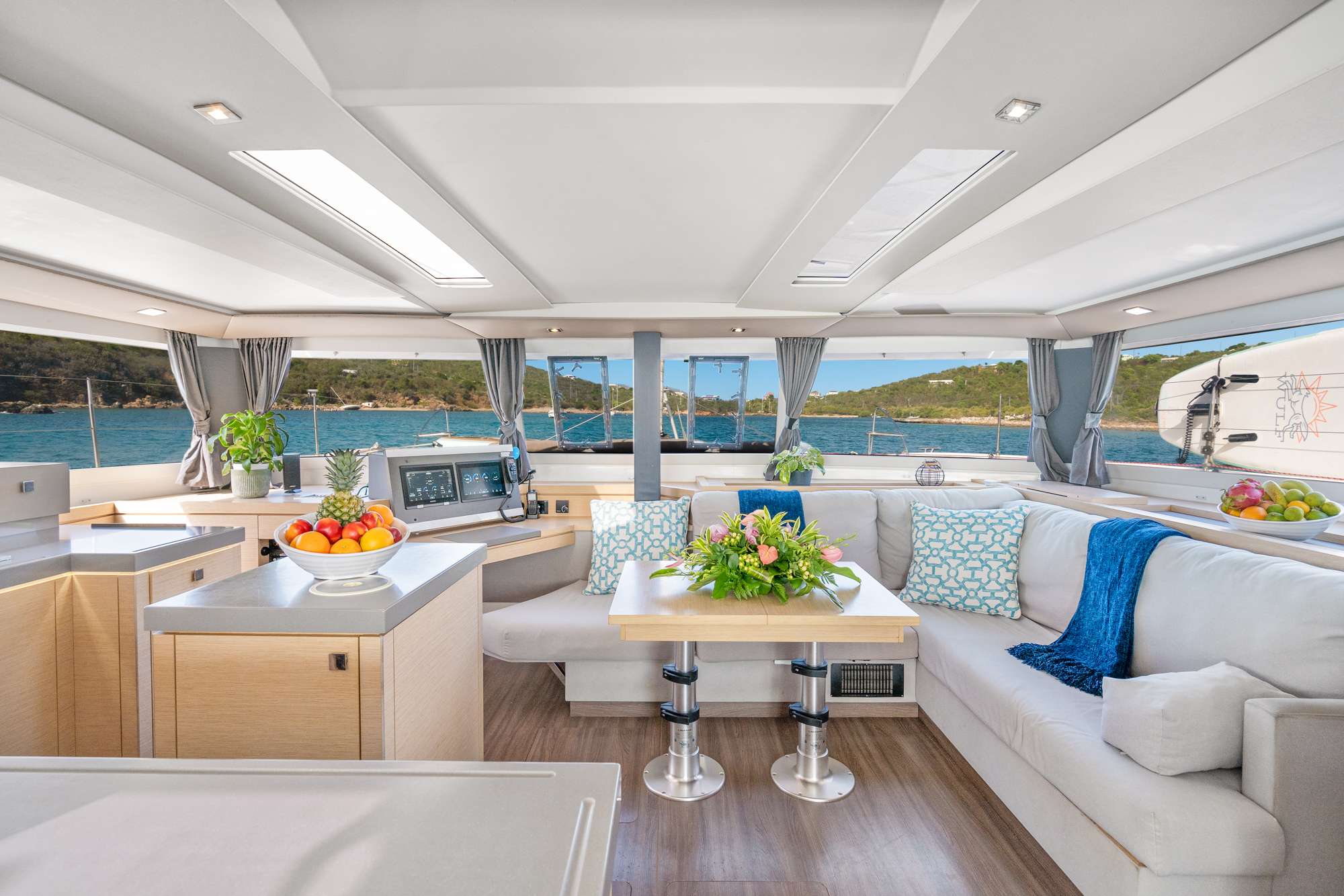 Catamaran Yacht 'LUNA BLISS' Salon, 8 PAX, 2 Crew, 47.00 Ft, 14.00 Meters, Built 2020, Fountaine Pajot