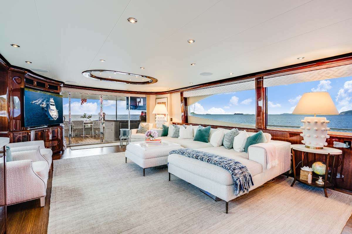 Motor Yacht 'QTR', 8 PAX, 5 Crew, 116.00 Ft, 35.00 Meters, Built 2009, Lazzara, Refit Year 2022