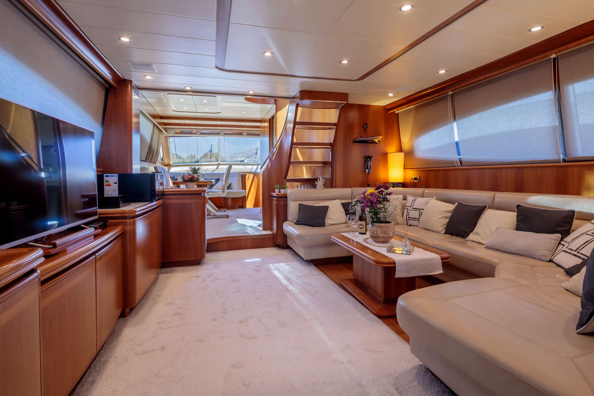 Motor Yacht 'GORGEOUS' Salon, 10 PAX, 3 Crew, 74.00 Ft, 22.00 Meters, Built 2004, Canados, Refit Year 2021