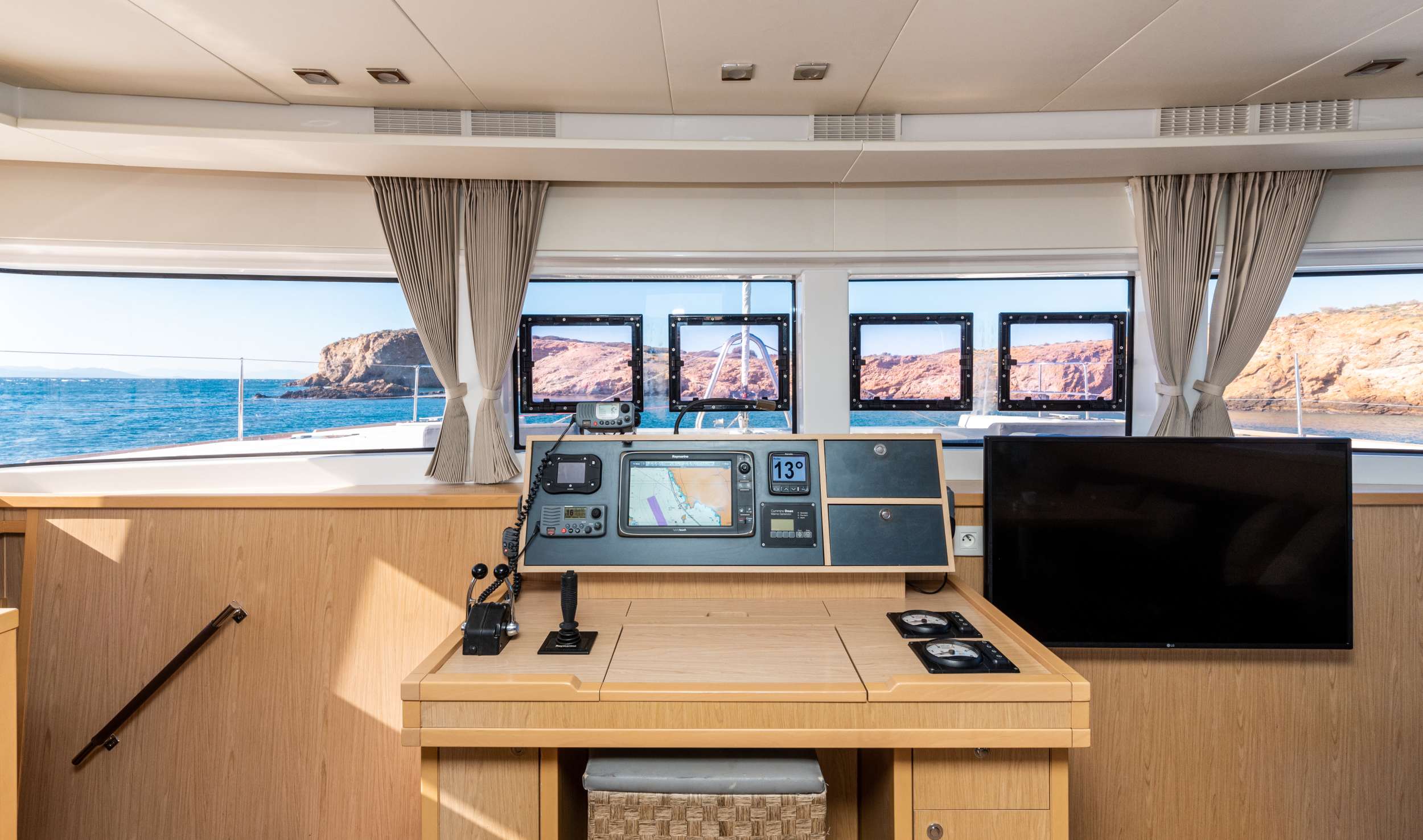 Catamaran Yacht 'QUEEN OF DIAMONDS', 10 PAX, 2 Crew, 52.00 Ft, 15.00 Meters, Built 2014, Lagoon, Refit Year 2022