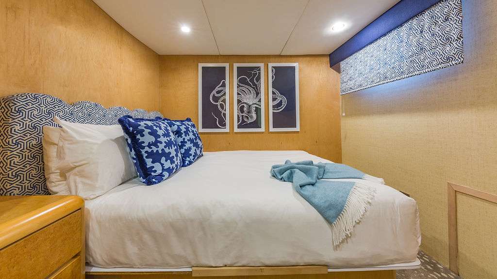 Motor Yacht 'ALEXANDRA JANE' Guest Stateroom double, 10 PAX, 4 Crew, 110.00 Ft, 33.00 Meters, Built 1995, Broward, Refit Year 2019