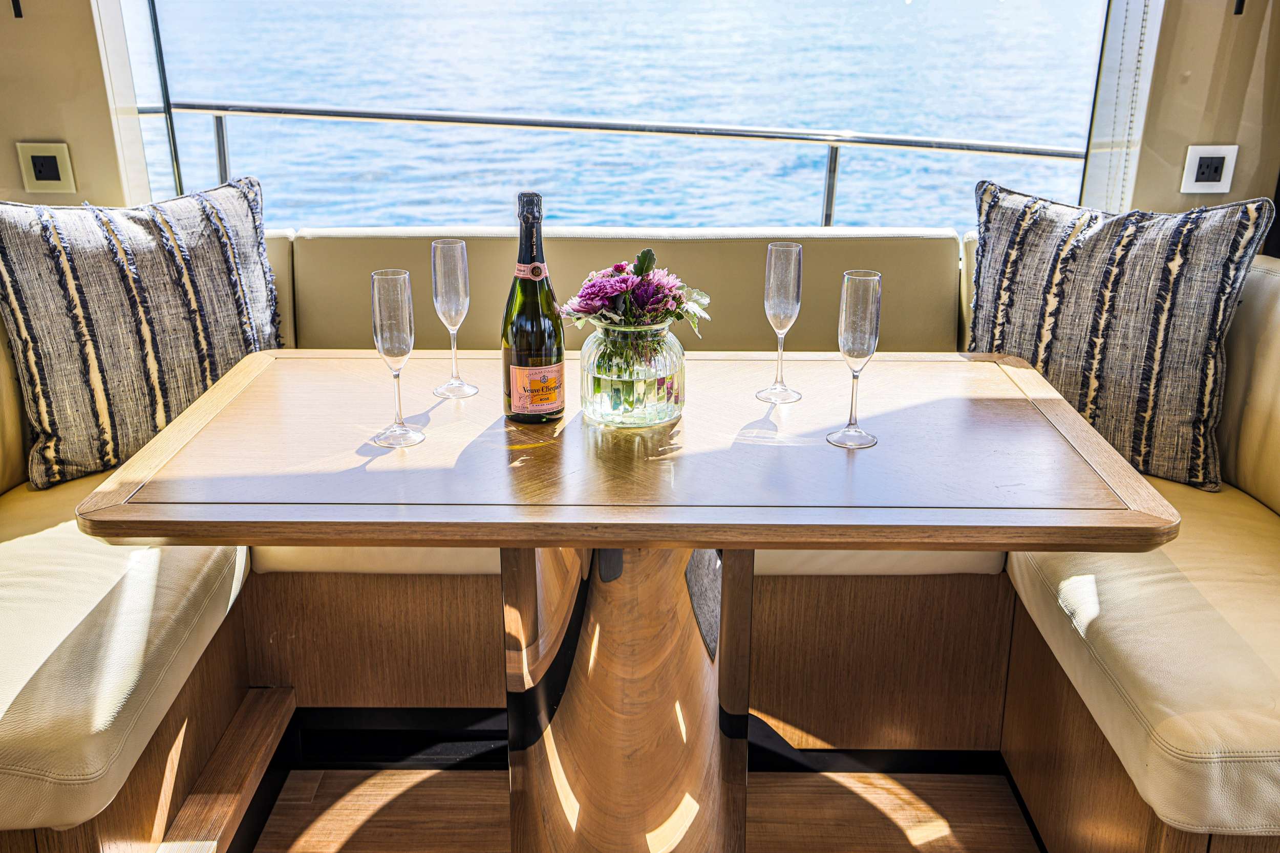 Motor Yacht 'ZENITH' Main Salon / Dining, 4 PAX, 60.00 Ft, 18.00 Meters, Built 2022, ABSOLUTE