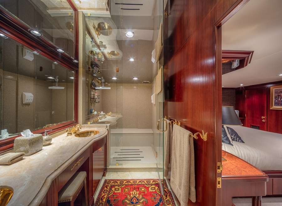 Motor Yacht 'BLACKWOOD', 9 PAX, 4 Crew, 103.00 Ft, 31.00 Meters, Built 1998, Broward, Refit Year 2018