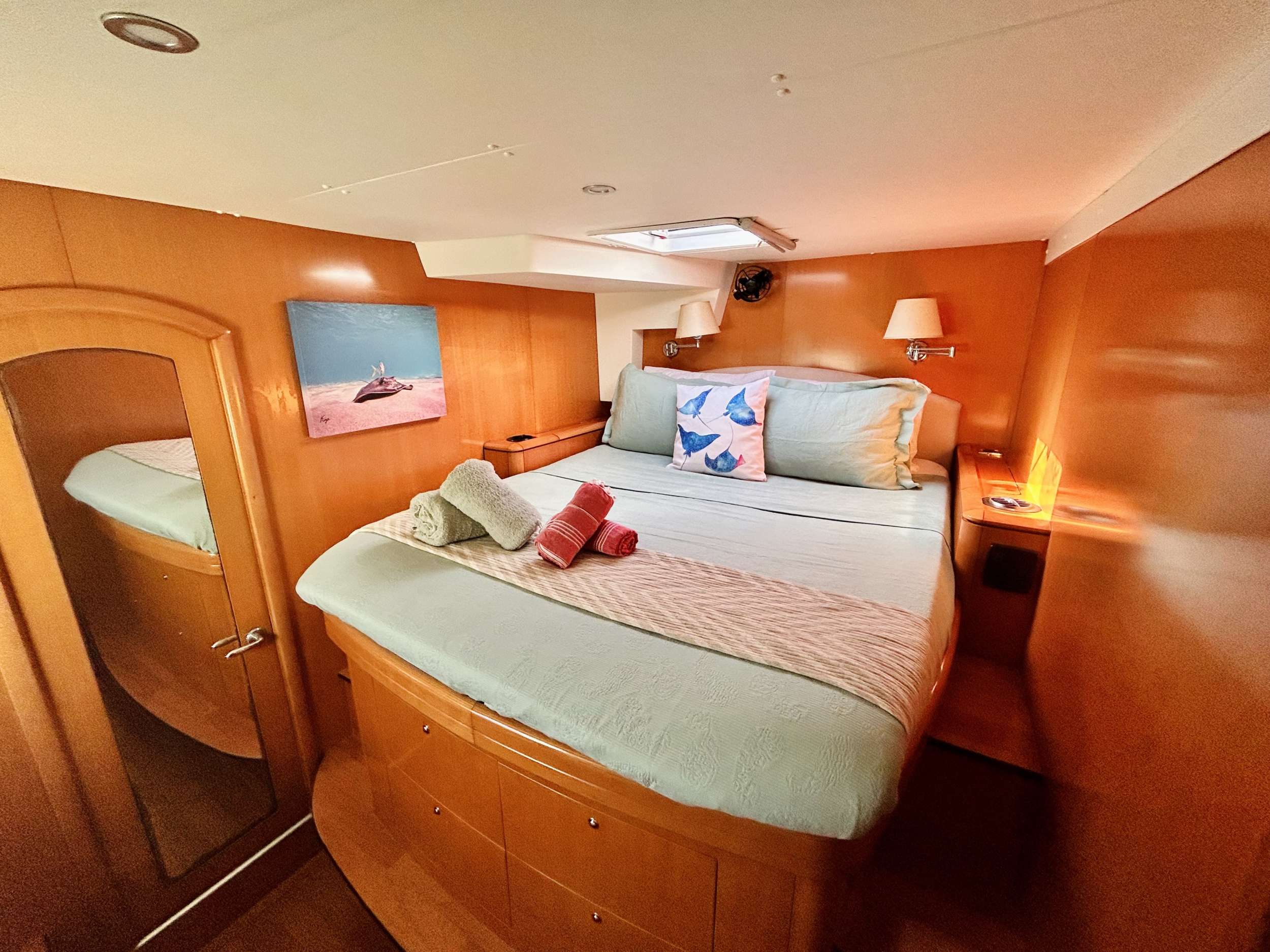 Catamaran Yacht 'PHYSALIA' Cabin 2, 6 PAX, 2 Crew, 51.00 Ft, 15.00 Meters, Built 2007, Lagoon, Refit Year 2016 and 2022