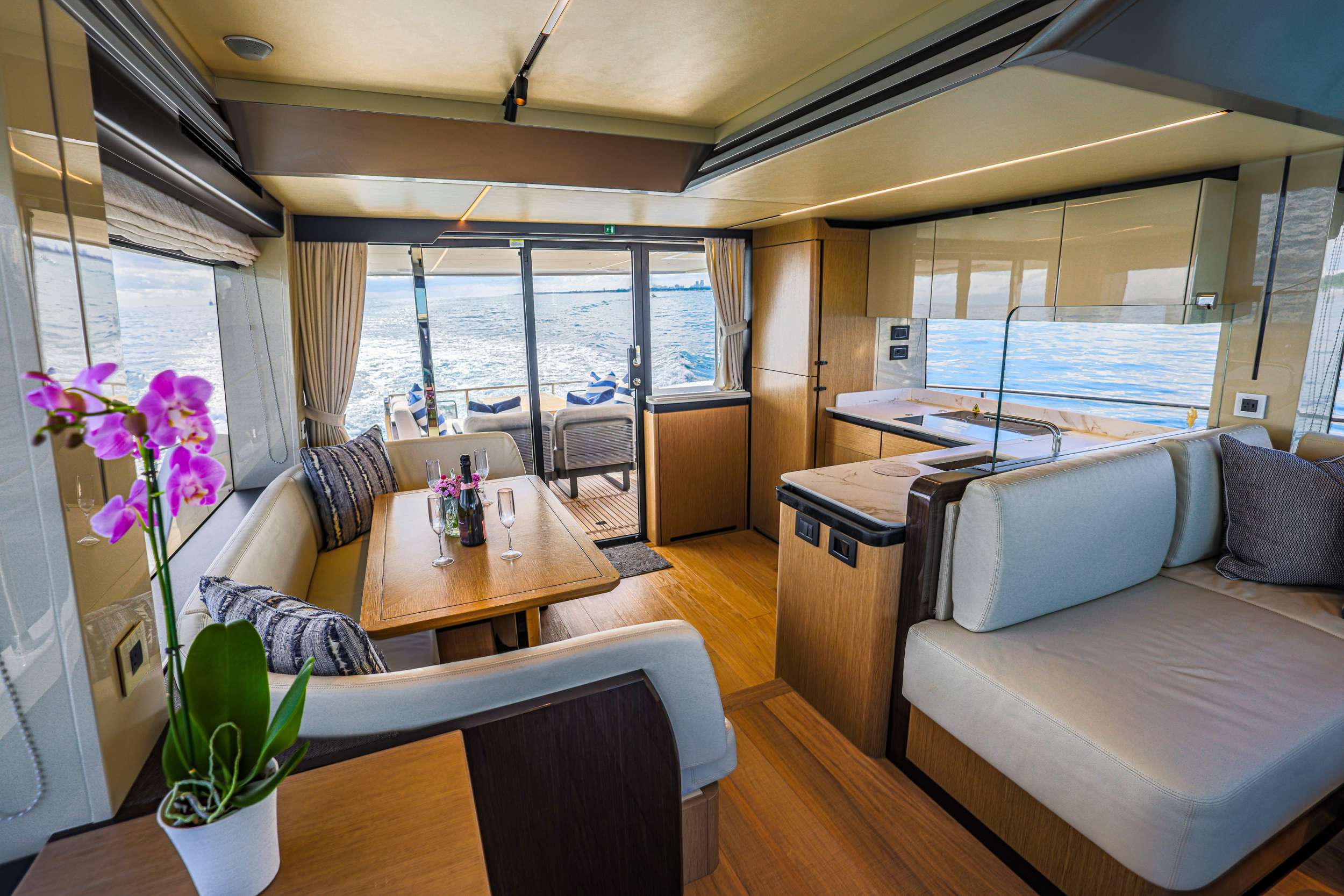 Motor Yacht 'ZENITH' Main Salon / Dining, 4 PAX, 60.00 Ft, 18.00 Meters, Built 2022, ABSOLUTE