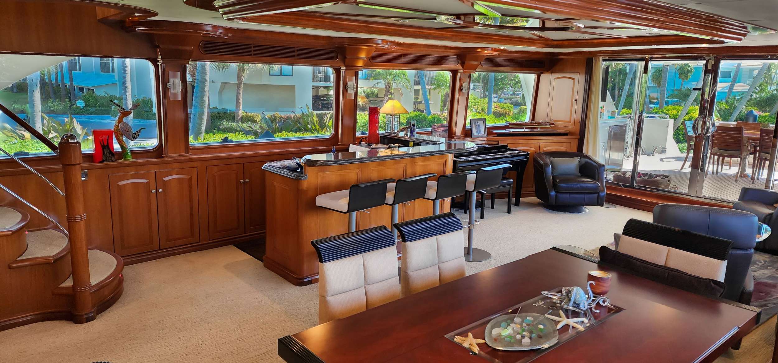 Motor Yacht 'SCOTT FREE' Main Sallon, 8 PAX, 4 Crew, 114.00 Ft, 34.00 Meters, Built 2008, President, Refit Year 2022