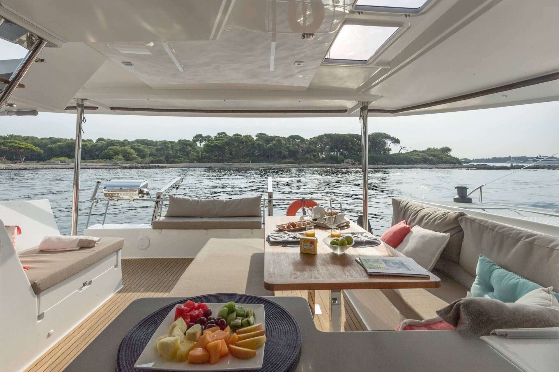 Catamaran Yacht 'MANGOFLOAT' Aft Deck, 6 PAX, 2 Crew, 43.00 Ft, 13.00 Meters, Built 2014, Fountaine Pajot, Refit Year 2022