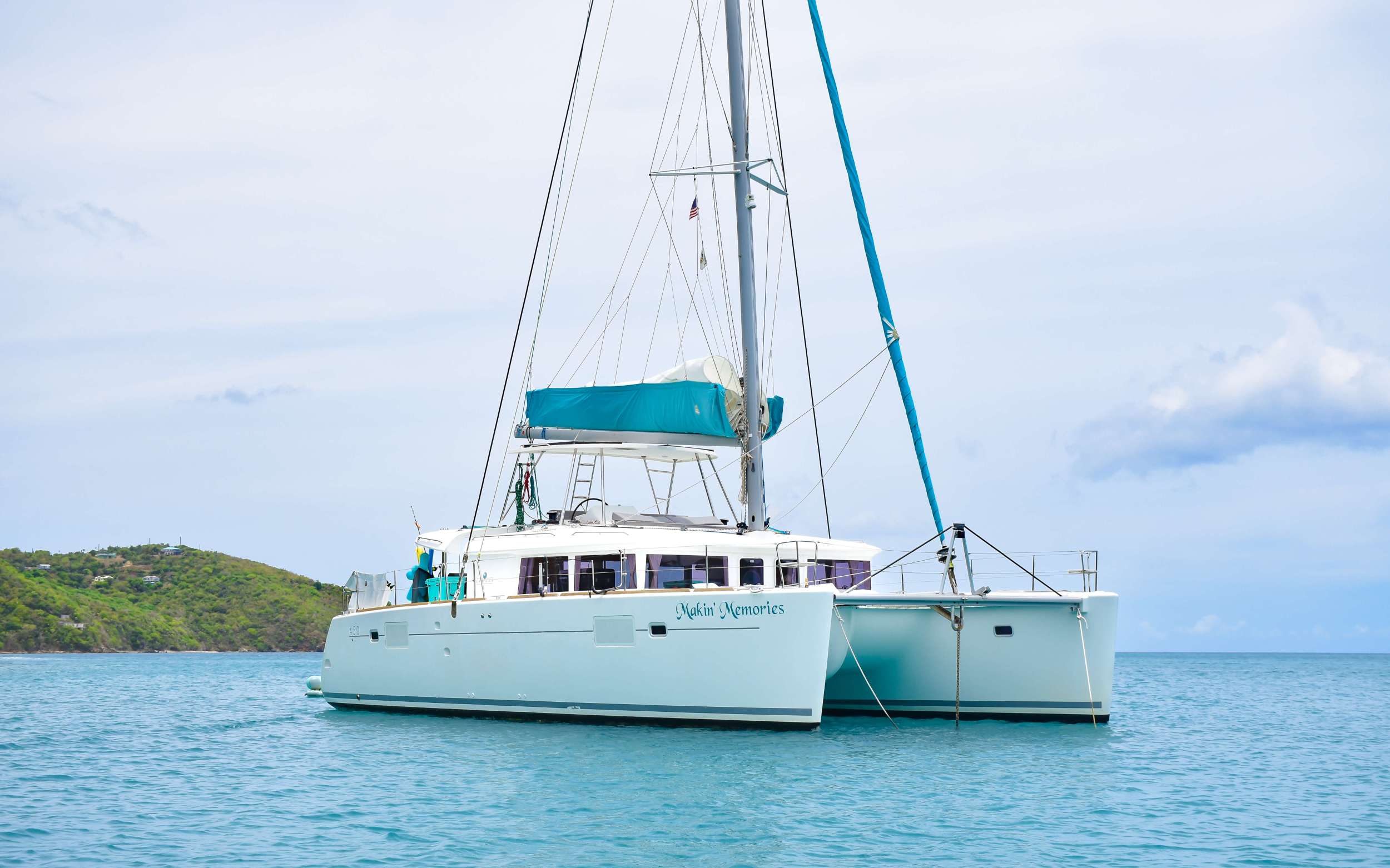 Catamaran Yacht 'MAKIN MEMORIES', 6 PAX, 2 Crew, 45.00 Ft, 13.00 Meters, Built 2016, Lagoon