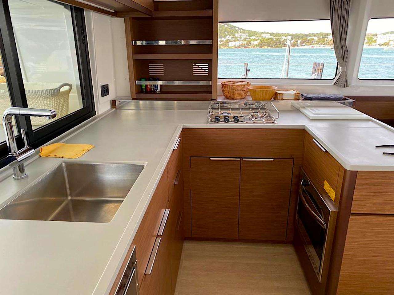 Catamaran Yacht 'SARAMIMI (WINTER)', 6 PAX, 2 Crew, 46.00 Ft, 14.00 Meters, Built 2022, Lagoon