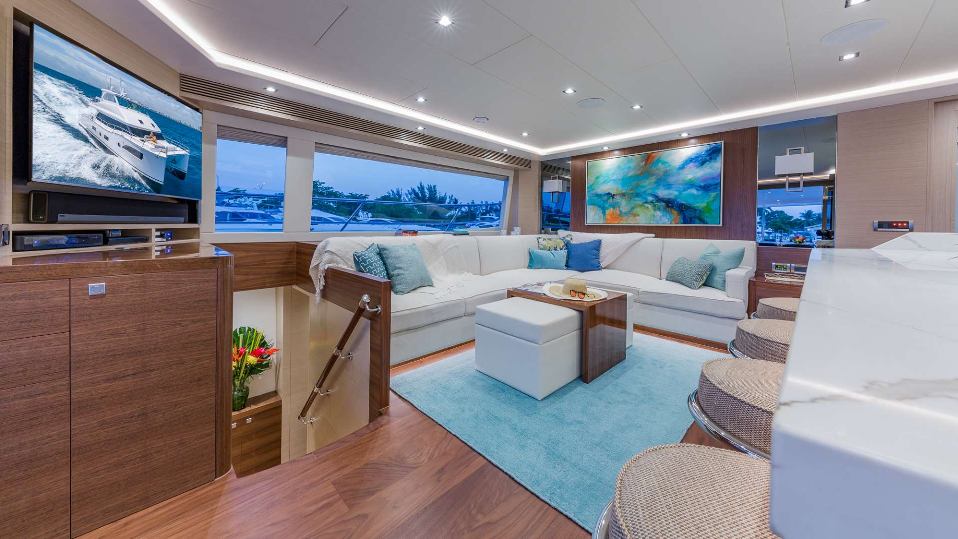 Motor Yacht 'MUCHO GUSTO' Salon Seating &amp; Galley Counter, 6 PAX, 2 Crew, 65.00 Ft, 19.00 Meters, Built 2019, Horizon