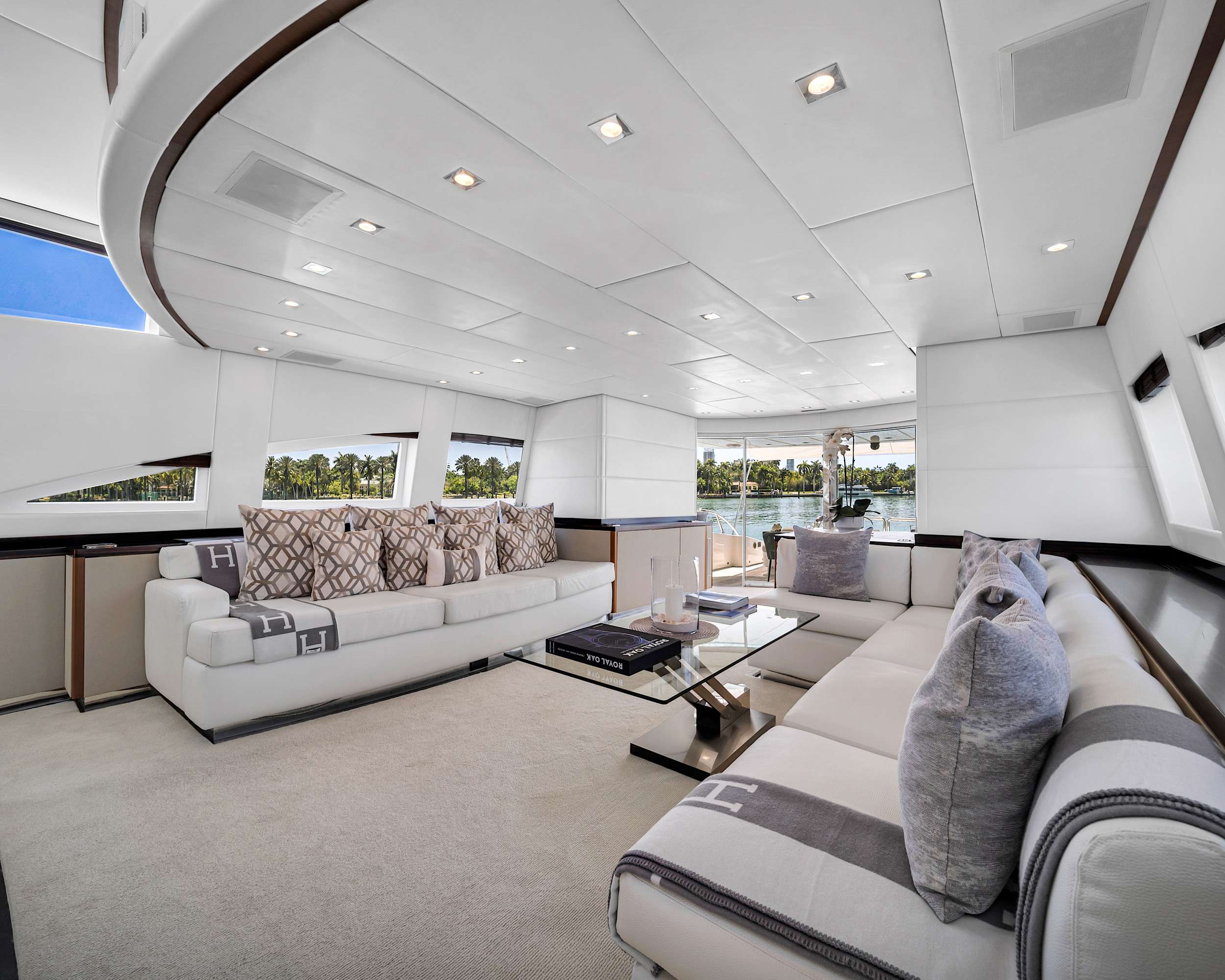 Motor Yacht 'CARPE DIEM', 9 PAX, 105.00 Ft, 32.00 Meters, Built 2007, Leopard (Arno), Refit Year 2022