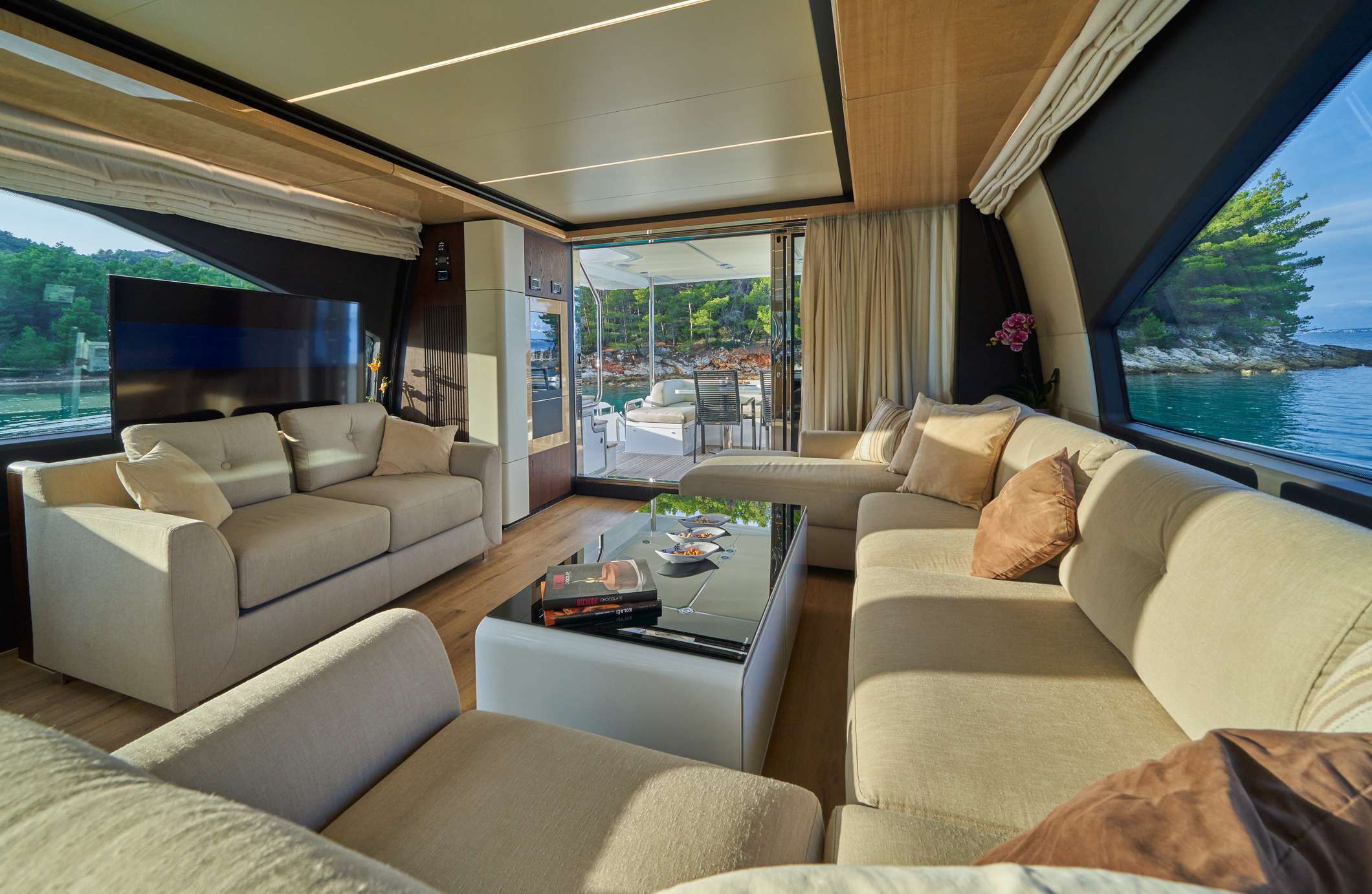 Motor Yacht 'AZIMUT 72', 8 PAX, 2 Crew, 74.00 Ft, 22.00 Meters, Built 2017, Azimut, Refit Year 2023