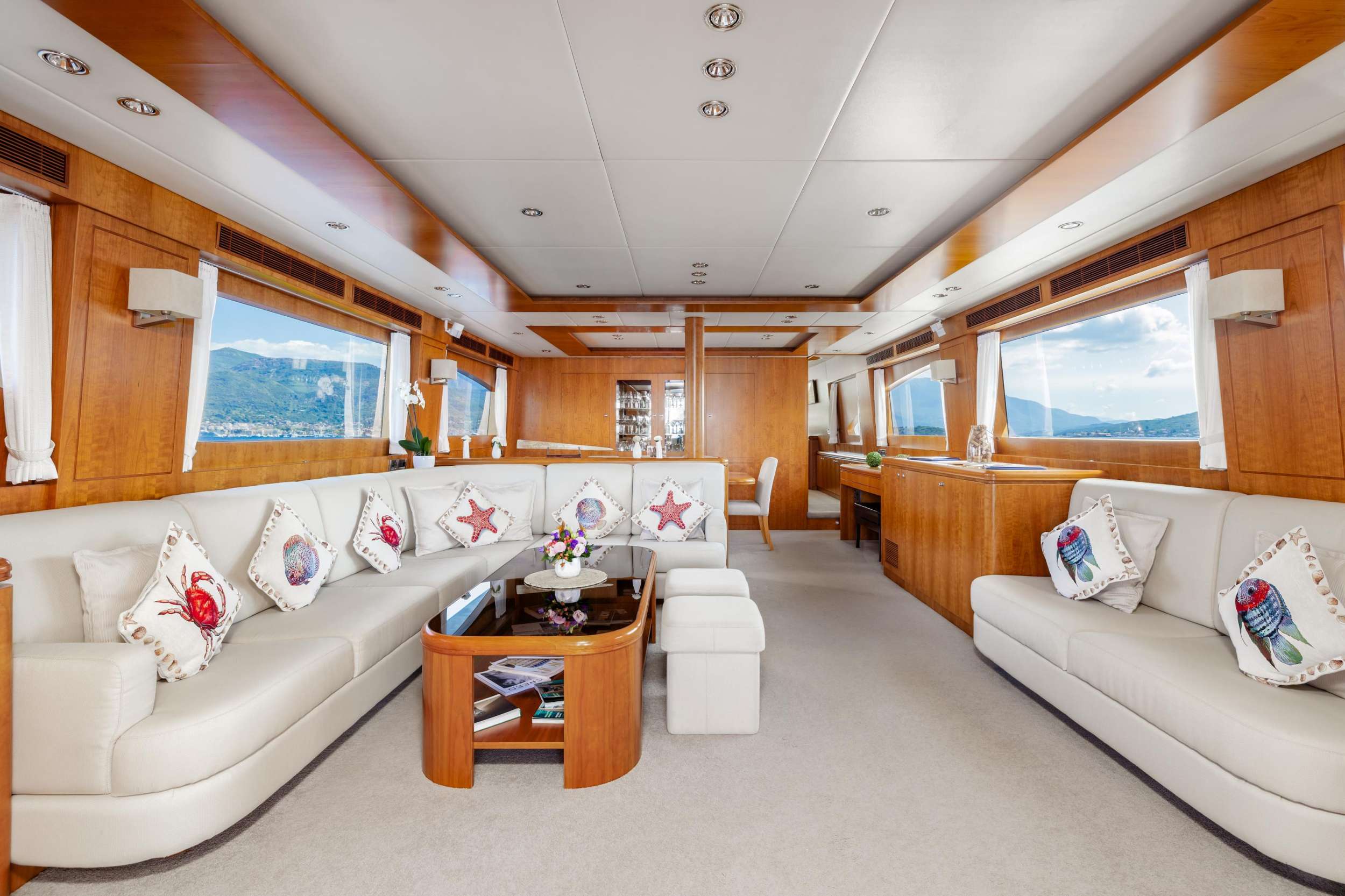 Motor Yacht 'ANNABEL II' Main salon, 10 PAX, 5 Crew, 97.00 Ft, 29.00 Meters, Built 2009, Horizon, Refit Year Enhancements scheduled for this winter 25/26 include: Installation of Starlink internet New carpets throughout New outside sunpad covers in a high