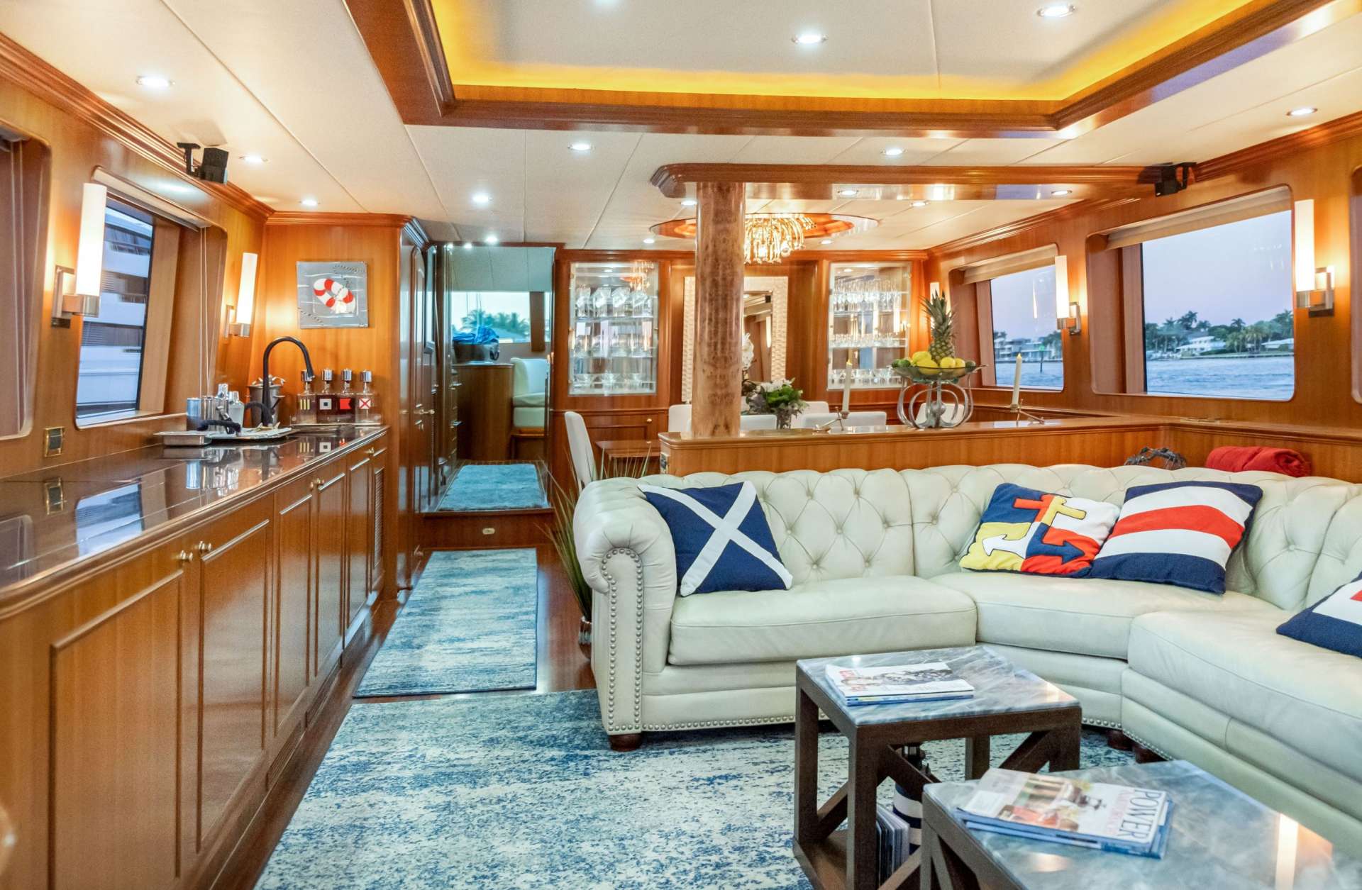Motor Yacht 'LEXINGTON' Main Salon, 8 PAX, 4 Crew, 84.00 Ft, 25.00 Meters, Built 2006, Horizon, Refit Year 2022