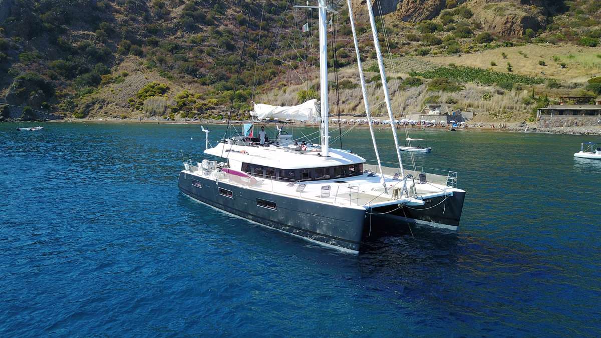 Catamaran Yacht 'KASKAZI FOUR', 8 PAX, 4 Crew, 61.00 Ft, 18.00 Meters, Built 2016, Lagoon, Refit Year 2023
