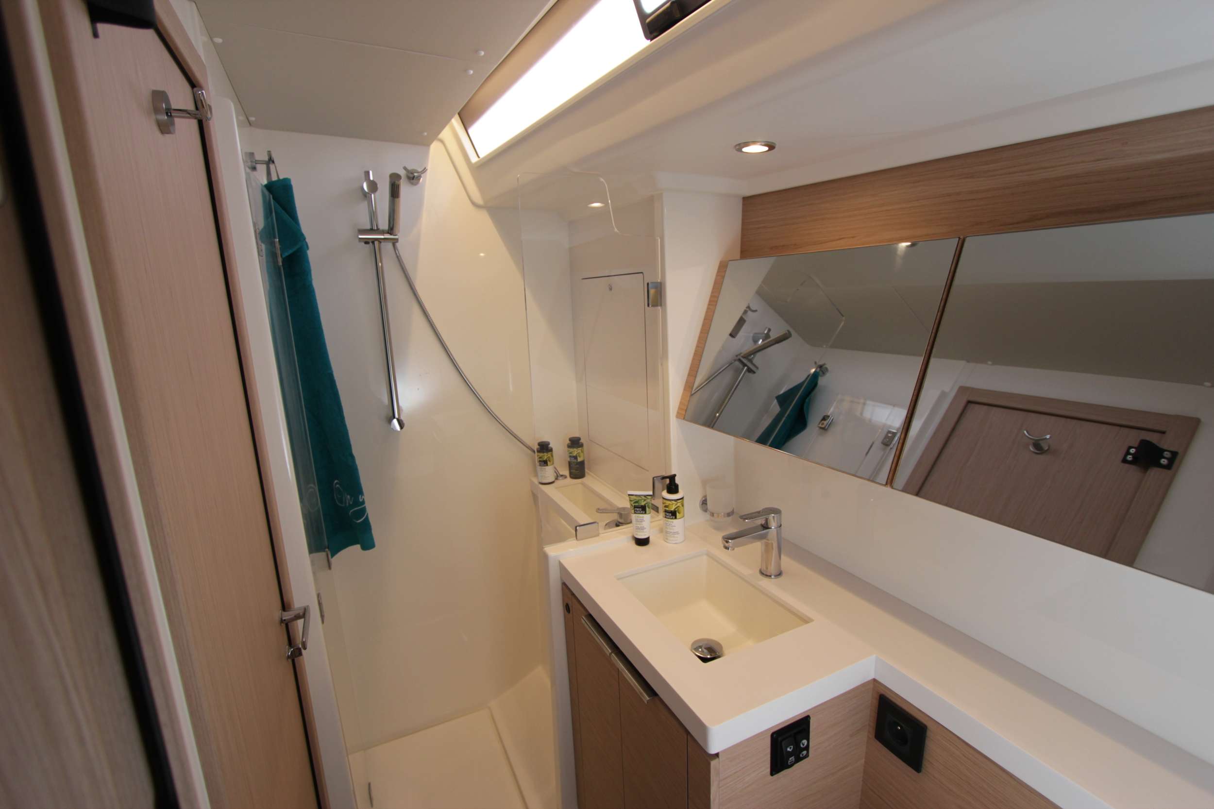 Sailing Yacht 'ON Y VA' Bathroom, 6 PAX, 2 Crew, 56.00 Ft, 17.00 Meters, Built 2023, Beneteau