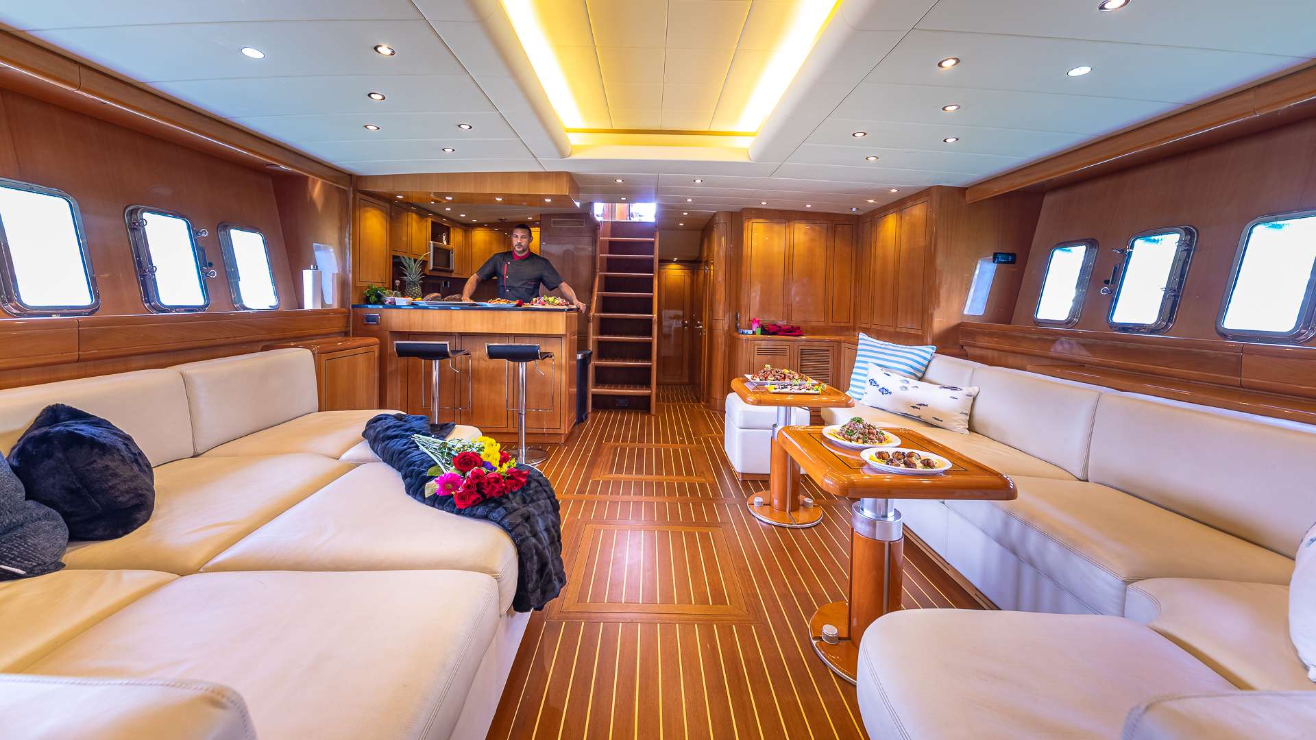 Motor Yacht 'HAPPY', 6 PAX, 80.00 Ft, 24.00 Meters, Built 2006, Mangusta