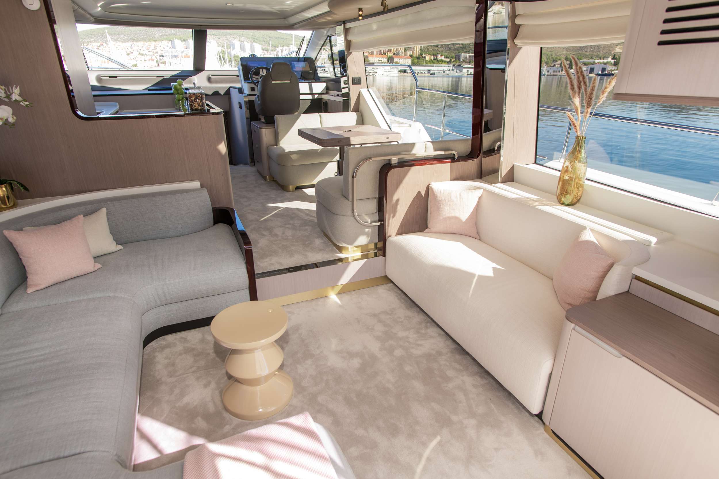 Motor Yacht 'ALIBABA' Salon, 6 PAX, 2 Crew, 59.00 Ft, 18.00 Meters, Built 2022, Azimut