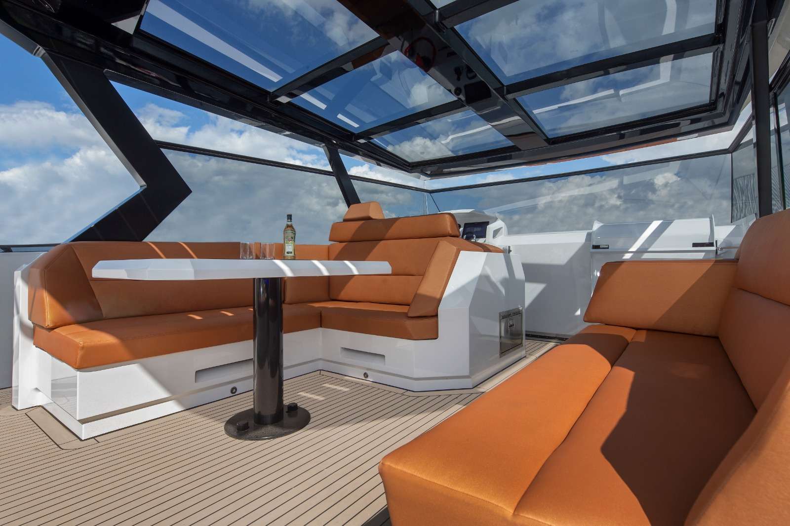 Motor Yacht '58 VANQUISH', 2 PAX, 58.00 Ft, 17.00 Meters, Built 2021, Vanquish