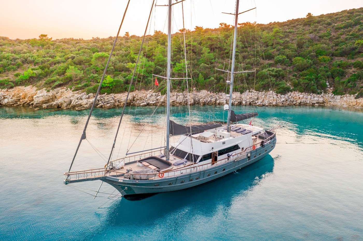 Sailing Yacht 'VIRTUOSO', 12 PAX, 5 Crew, 113.00 Ft, 34.00 Meters, Built 2003, Custom, Refit Year 2017