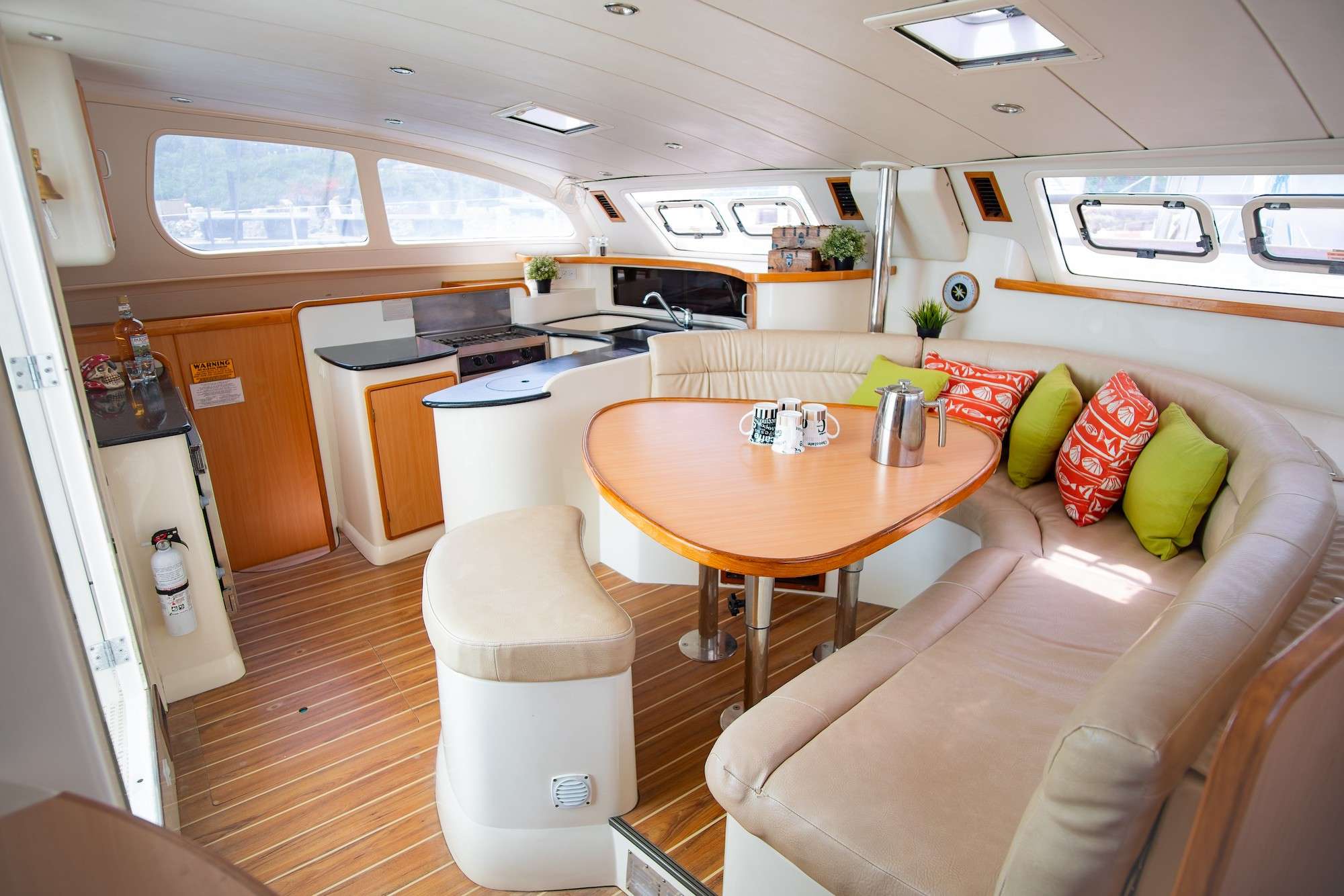 Catamaran Yacht 'BEYOND STARDUST' Salon, 6 PAX, 2 Crew, 43.00 Ft, 13.00 Meters, Built 2006, Leopard