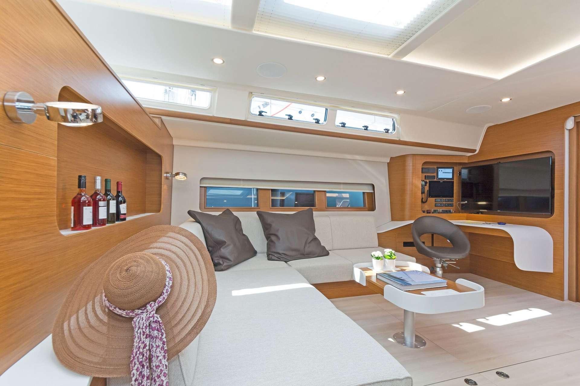 Sailing Yacht 'ALIZEE', 6 PAX, 2 Crew, 67.00 Ft, 20.00 Meters, Built 2017, Hanse Yachts