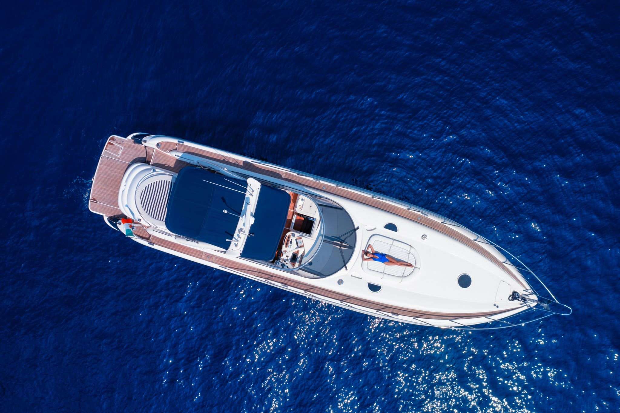 Motor Yacht 'MAGIC SUN SUNSEEKER 60S', 5 PAX, 60.00 Ft, 18.00 Meters, Built 2000, Sunseeker