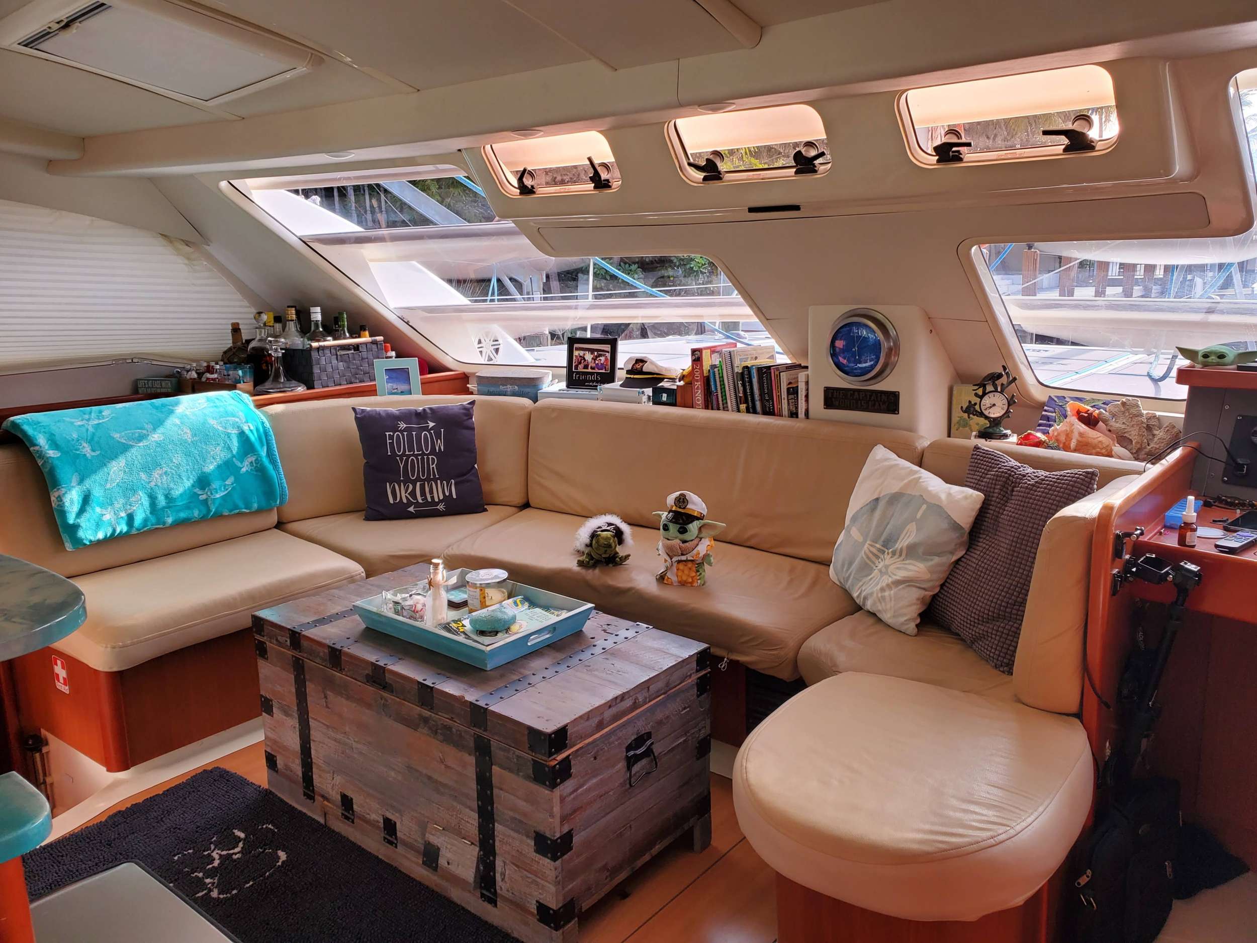 Catamaran Yacht 'THE SPACE BETWEEN' Comfortable salon space, 6 PAX, 2 Crew, 46.00 Ft, 14.00 Meters, Built 2011, Leopard, Refit Year 2017