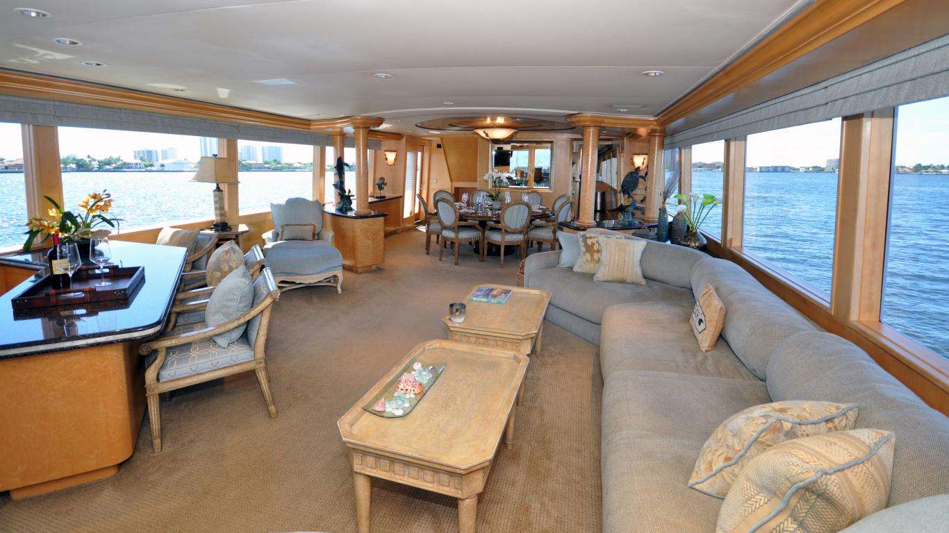 Motor Yacht 'LUCKY STARS' Main salon, 8 PAX, 3 Crew, 108.00 Ft, 32.00 Meters, Built 1998, Broward, Refit Year 2017