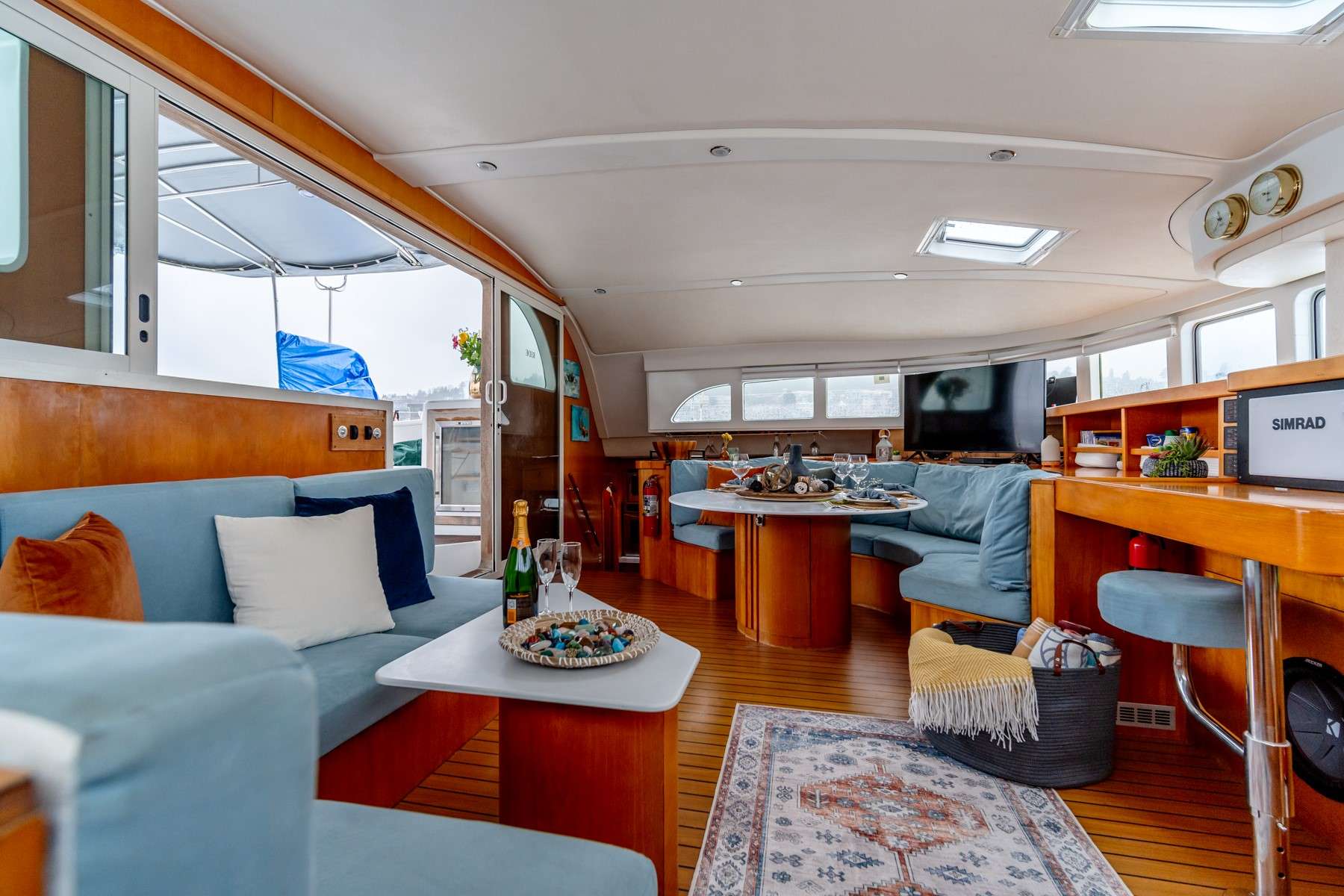 Catamaran Yacht 'TABULA RASA' Salon, 8 PAX, 2 Crew, 57.00 Ft, 17.00 Meters, Built 2001, Lagoon, Refit Year 2022