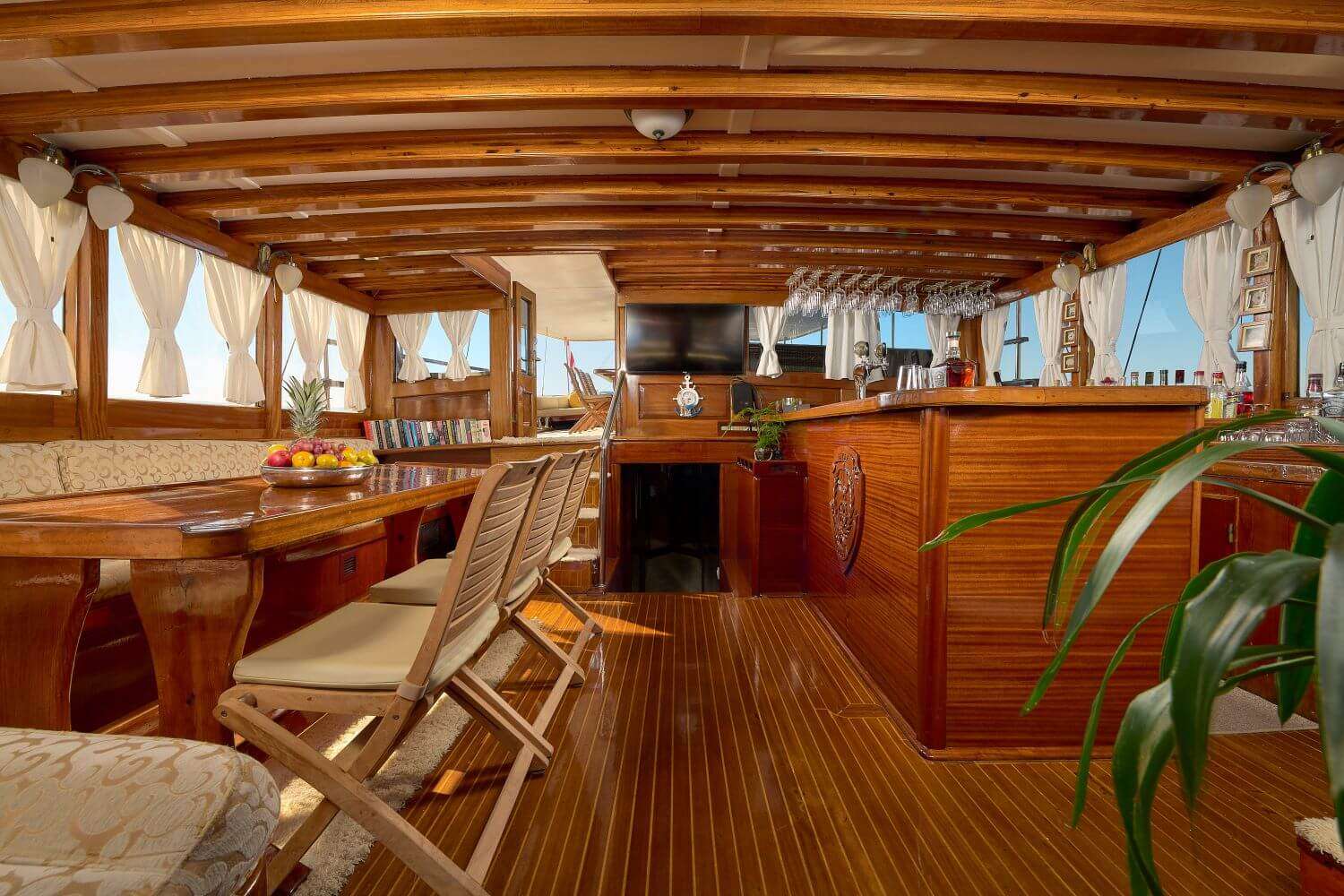 Motor Sailing Yacht 'LINDA', 14 PAX, 4 Crew, 104.00 Ft, 32.00 Meters, Built 2000, Aegean Build, Refit Year 2020