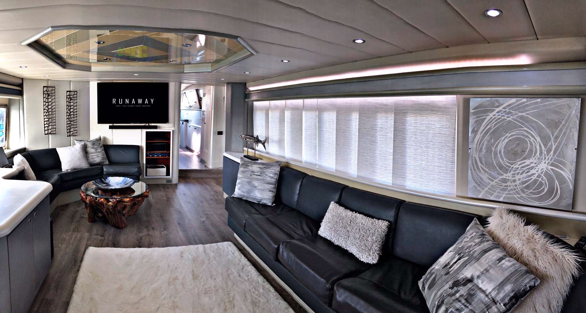 Motor Yacht 'RUNAWAY' Main Salon, 6 PAX, 2 Crew, 82.00 Ft, 25.00 Meters, Built 1988, Azimut, Refit Year Complete refit 2020