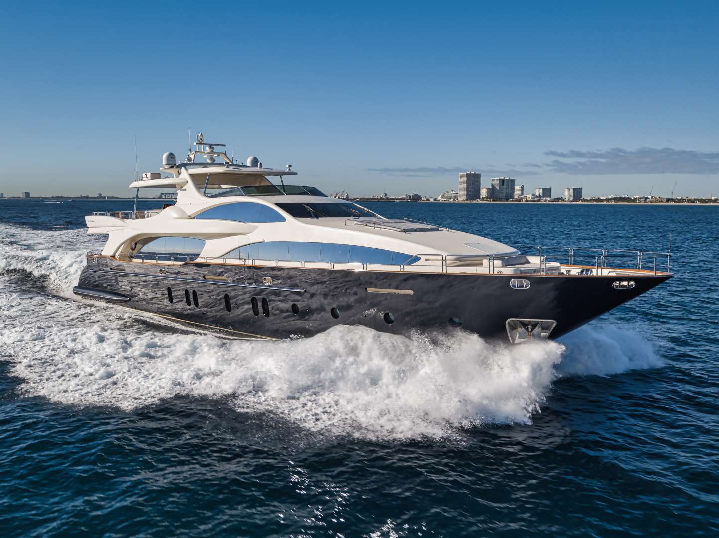 Motor Yacht 'VIVERE', 10 PAX, 6 Crew, 116.00 Ft, 35.00 Meters, Built 2008, Azimut, Refit Year 2023