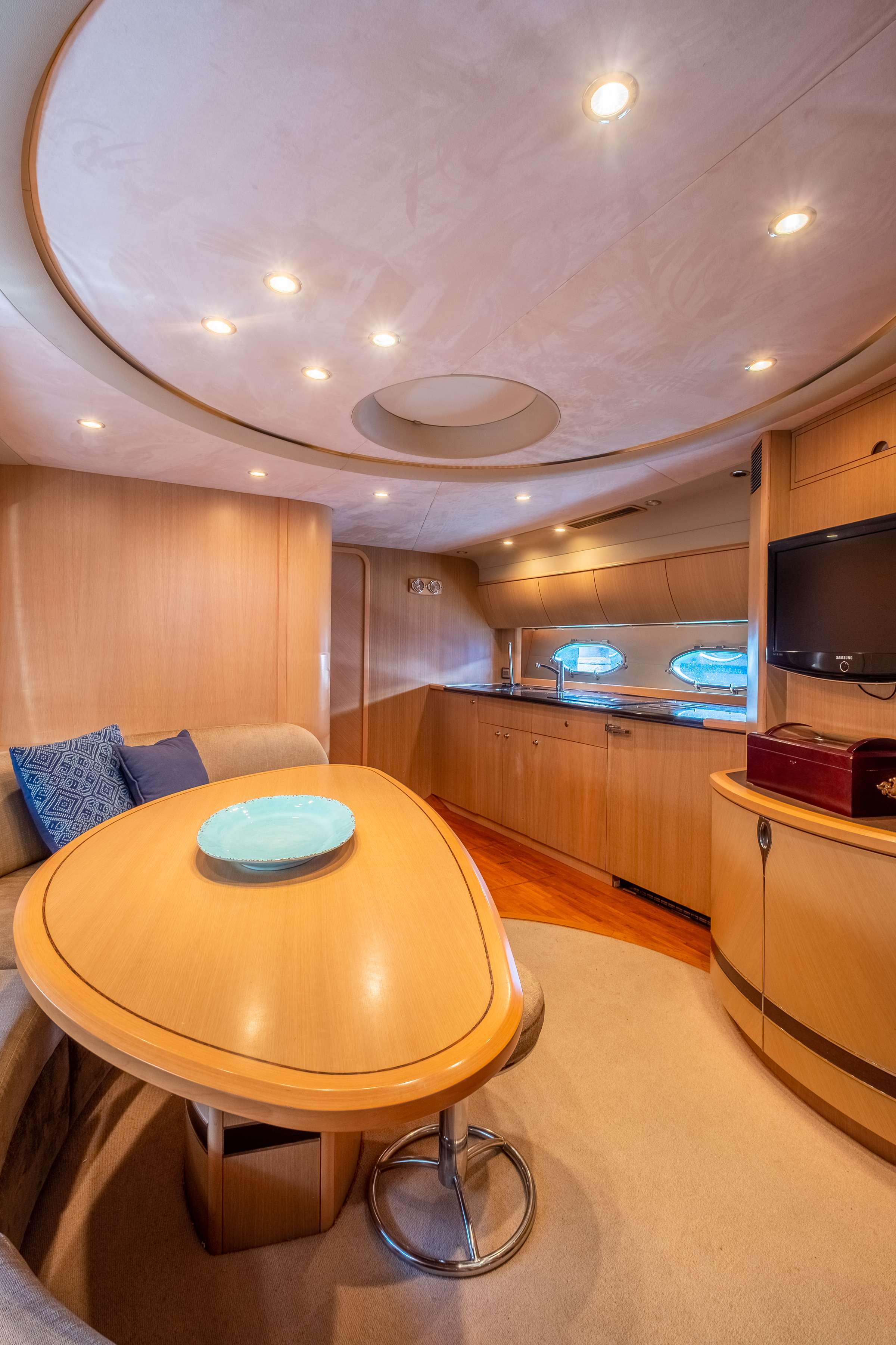 Motor Yacht 'THE COMMISSIONER', 6 PAX, 60.00 Ft, 18.00 Meters, Built 2008, Princess Viking