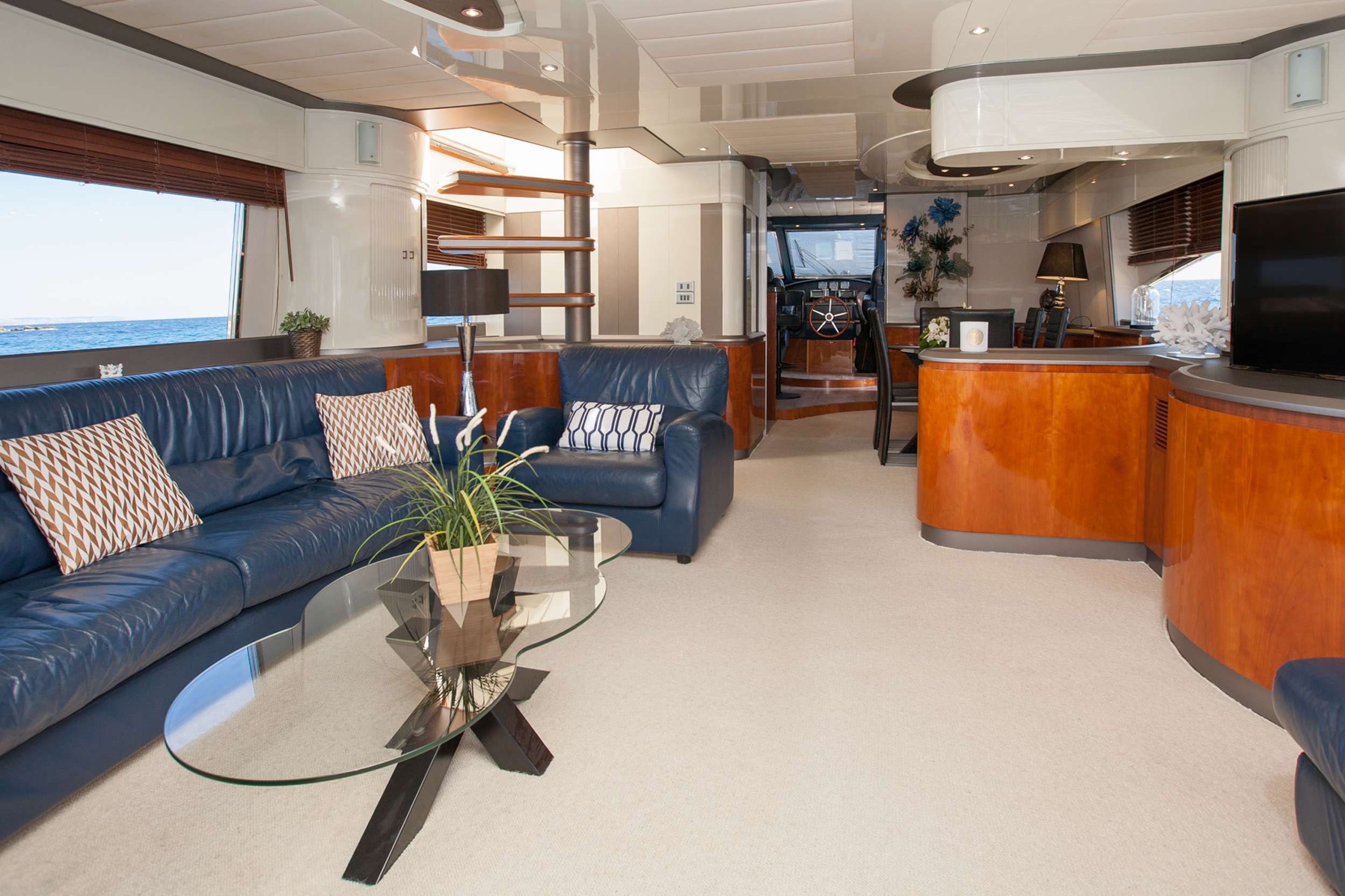 Motor Yacht 'WHITE FANG', 8 PAX, 4 Crew, 85.00 Ft, 26.00 Meters, Built 1996, Mochi, Refit Year 2018