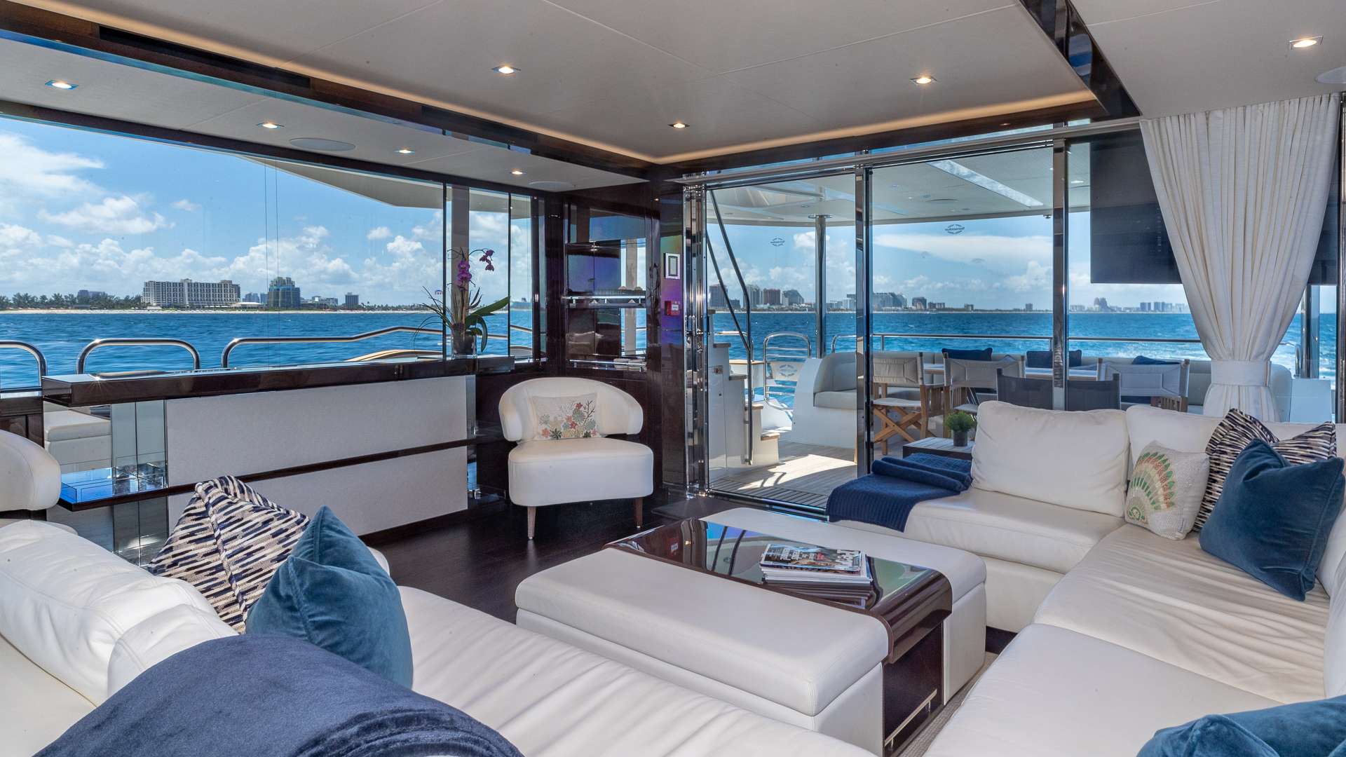 Motor Yacht 'MIRRACLE' Salon, 6 PAX, 4 Crew, 95.00 Ft, 28.00 Meters, Built 2018, Sunseeker