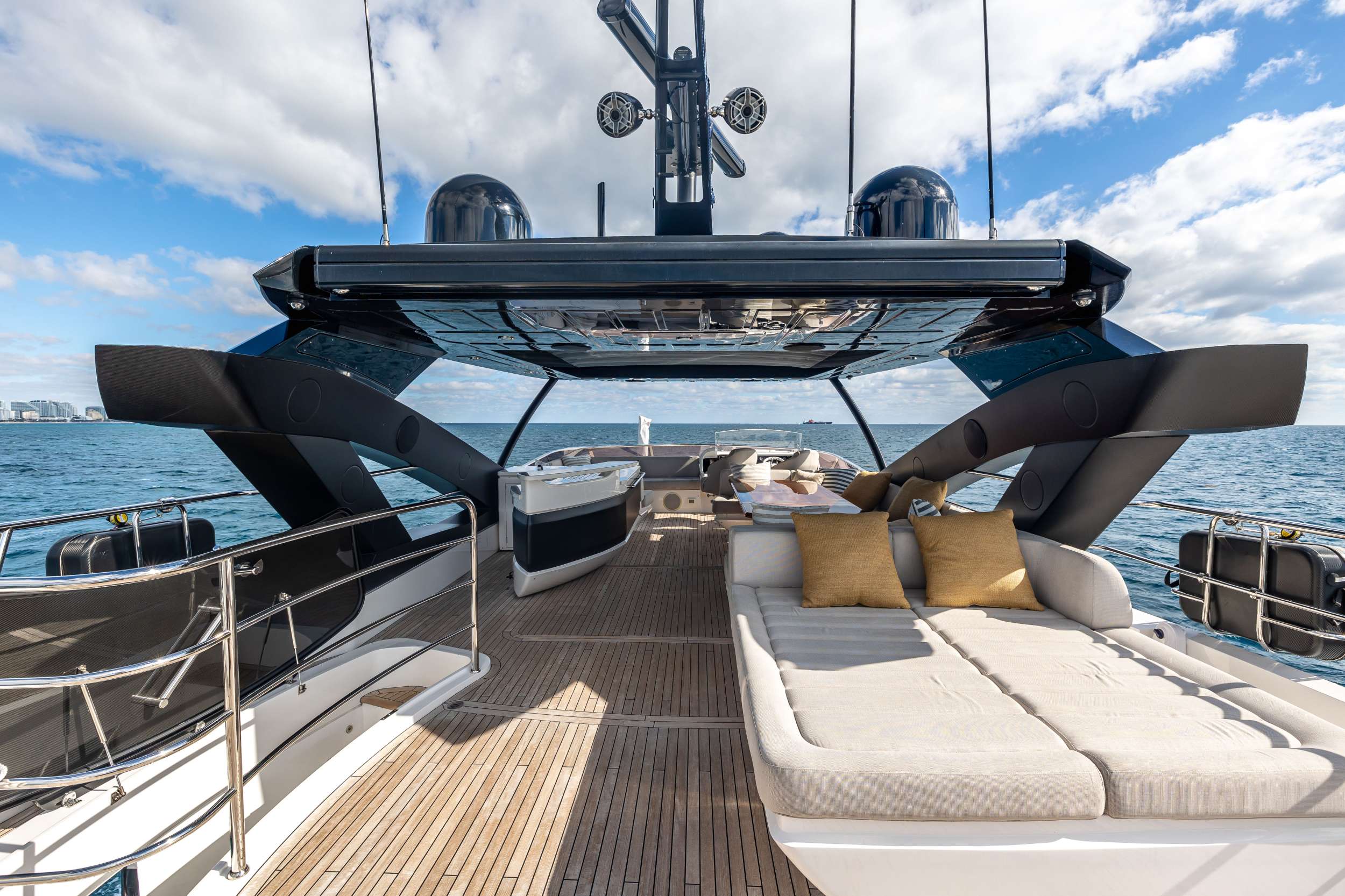 Motor Yacht 'GOLDEN OURS' Flybridge, 8 PAX, 3 Crew, 86.00 Ft, 26.00 Meters, Built 2019, Sunseeker