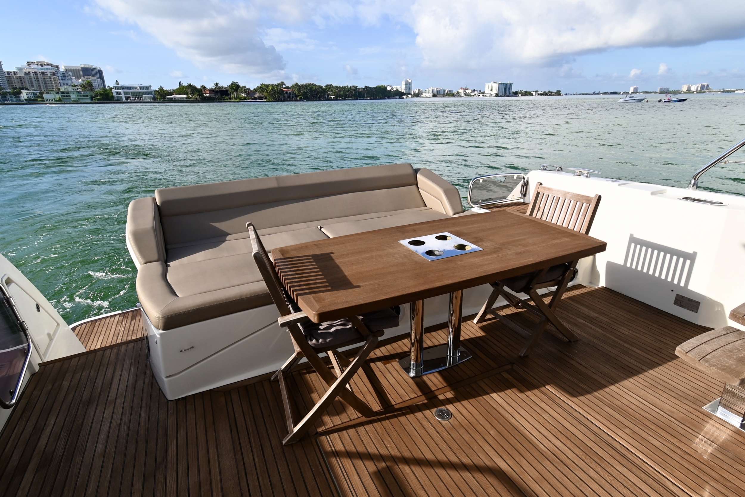 Motor Yacht '60 PRESTIGE' Aft, 6 PAX, 60.00 Ft, 18.00 Meters, Built 2017, Prestige Yachts