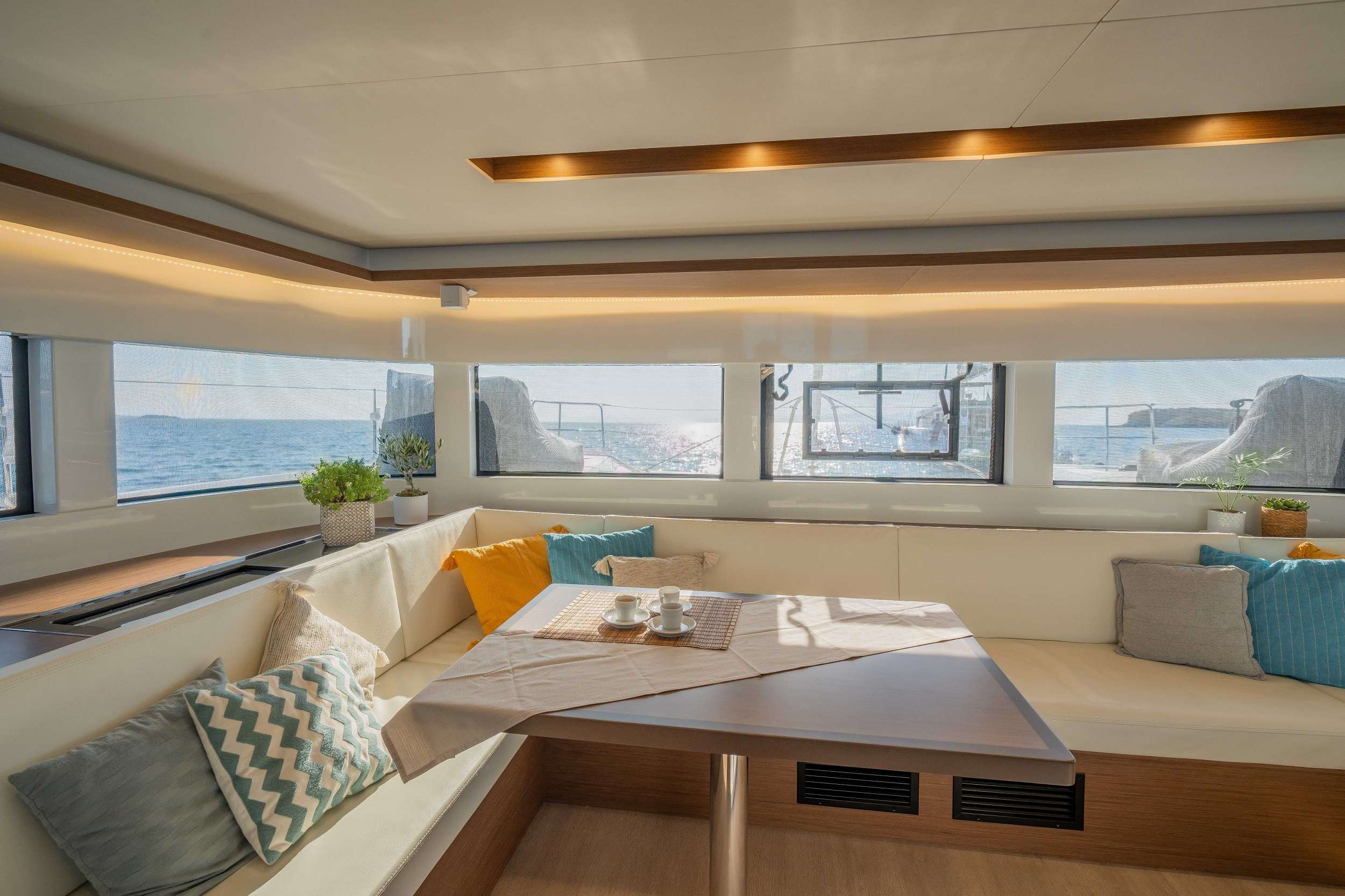 Catamaran Yacht 'ONEIDA 2', 8 PAX, 3 Crew, 50.00 Ft, 15.00 Meters, Built 2022, Lagoon