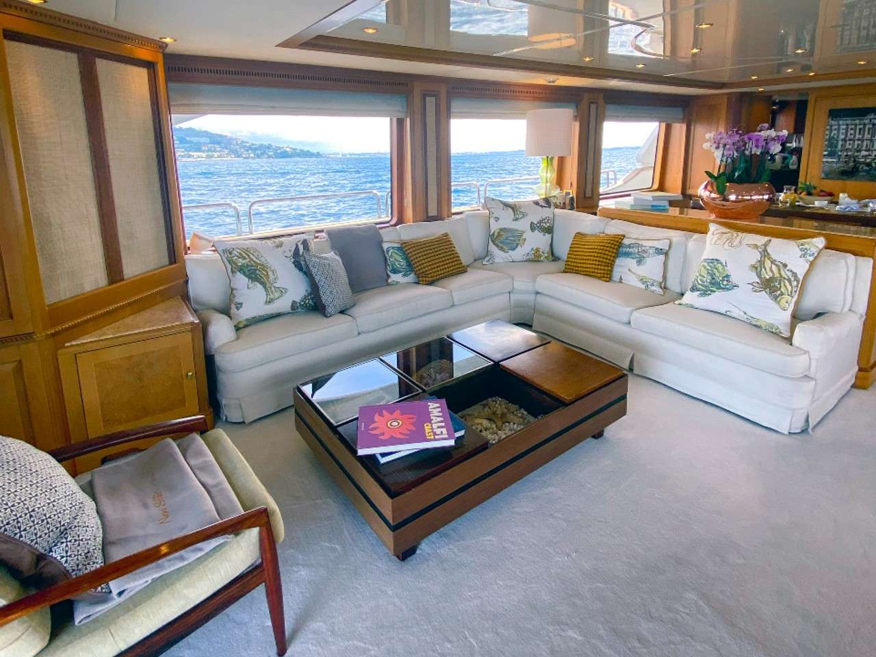 Motor Yacht 'NEW STAR' Main Saloon, 8 PAX, 6 Crew, 99.00 Ft, 30.00 Meters, Built 2004, Benetti, Refit Year 2021