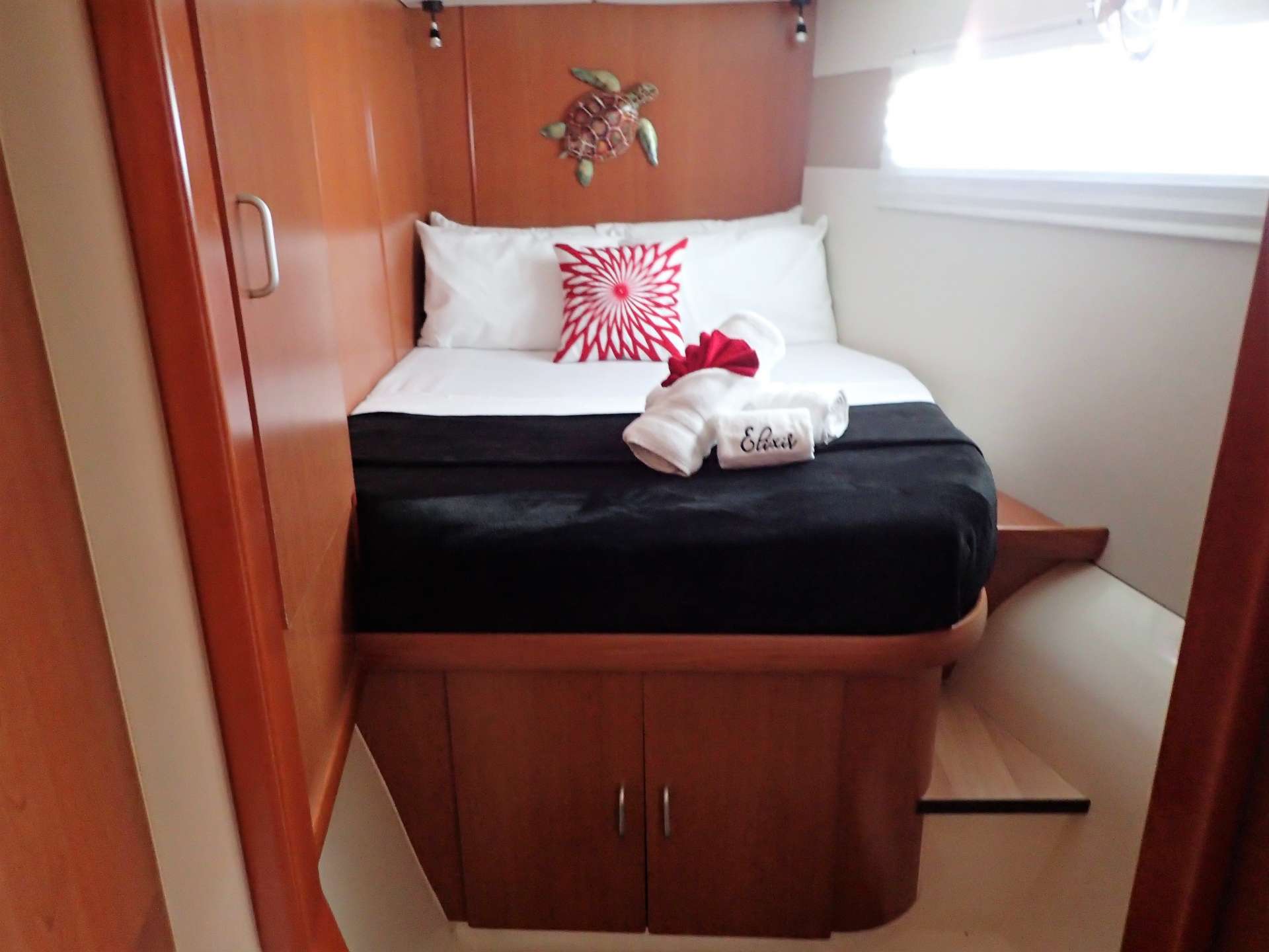 Catamaran Yacht 'ELIXIR' Guest cabin, 6 PAX, 2 Crew, 46.00 Ft, 14.00 Meters, Built 2008, Leopard, Refit Year 2019
