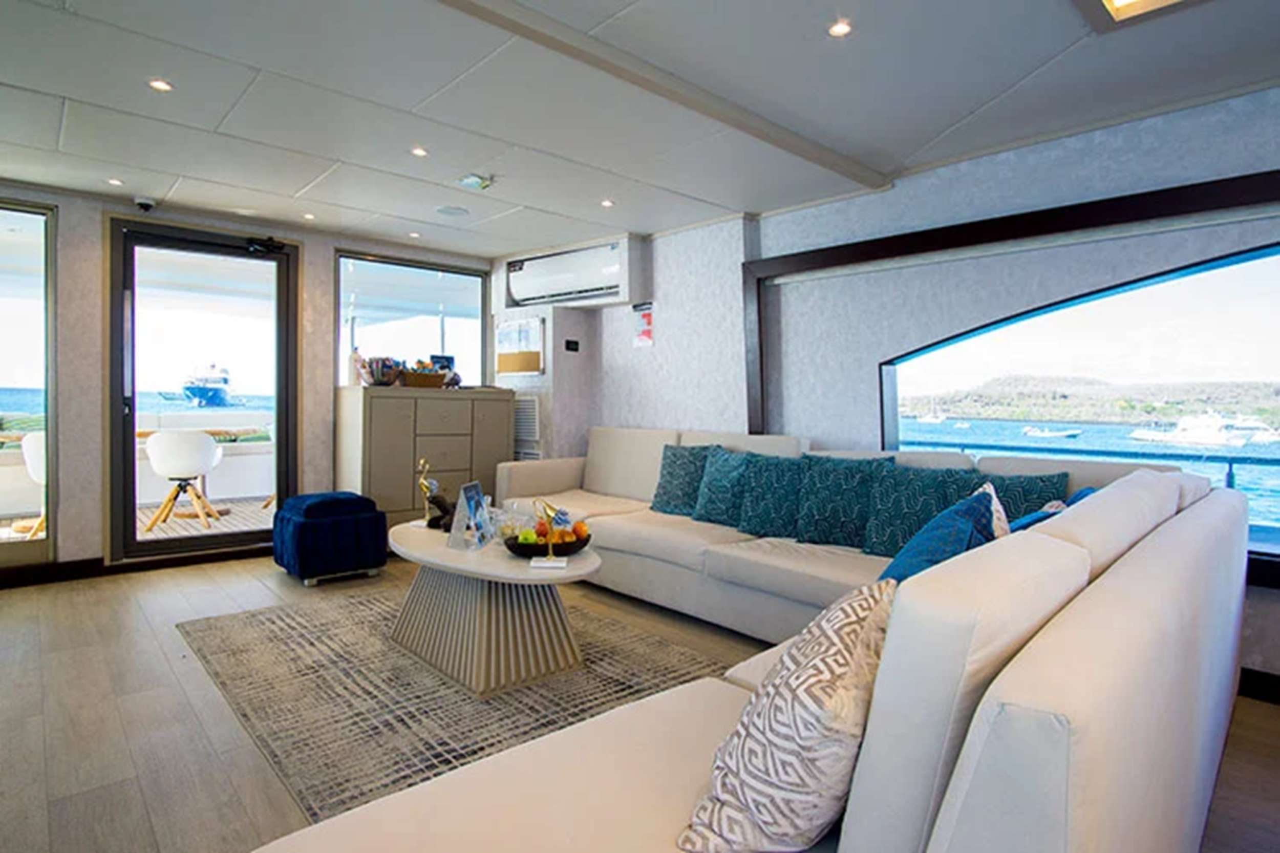 Motor Yacht 'GRAND MAJESTIC' Lounge, 16 PAX, 10 Crew, 127.00 Ft, 38.00 Meters, Built 2018, Broward, Refit Year 2024