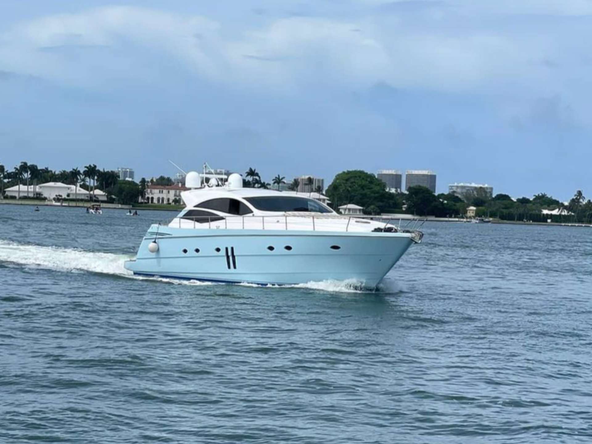 Motor Yacht 'SKY', 6 PAX, 62.00 Ft, 18.00 Meters, Built 2007, Pershing