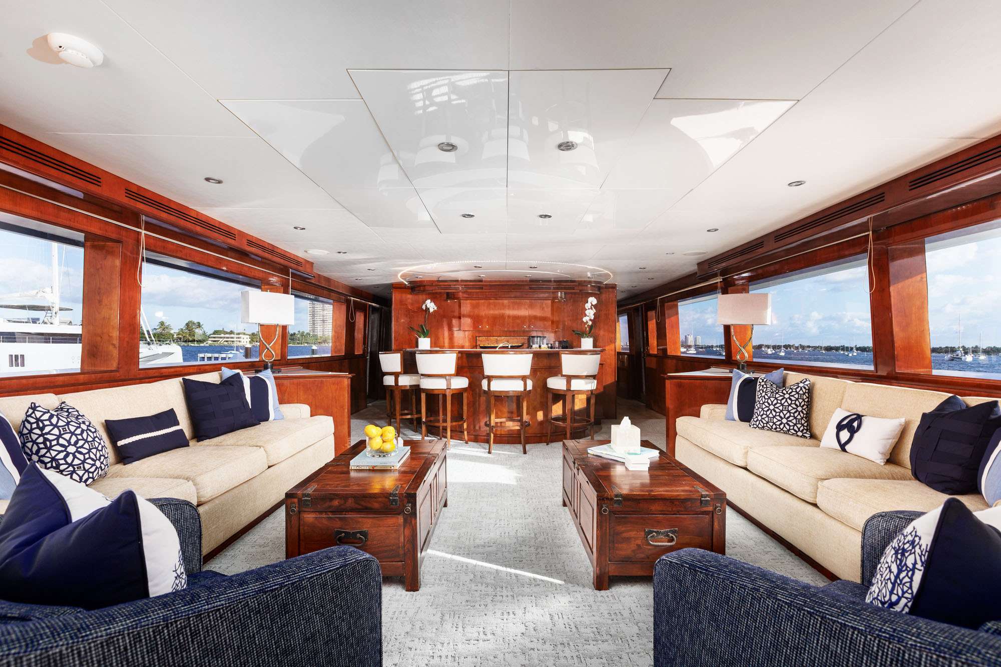 Motor Yacht 'OUTTA TOUCH' Beautiful Main Salon &amp; Full Bar, 8 PAX, 4 Crew, 105.00 Ft, 32.00 Meters, Built 2000, Intermarine Savannah, Refit Year 2021