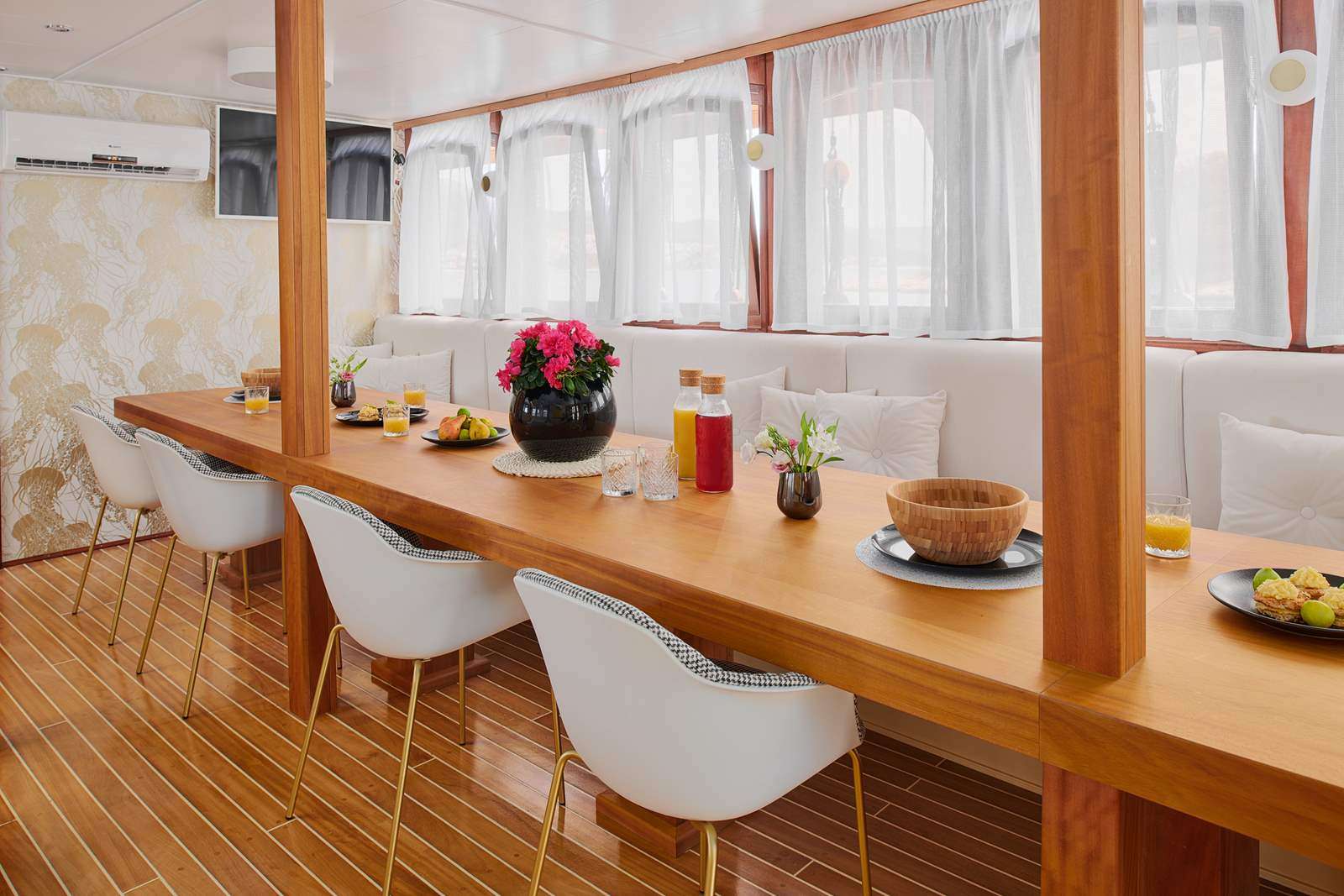 Sailing Yacht 'CATALEYA', 21 PAX, 98.00 Ft, 30.00 Meters, Built 2009, Custom, Refit Year 2019
